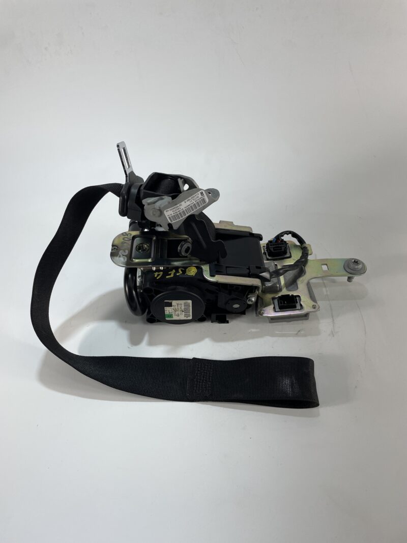 CINTURON DELANTERO DERECHO MERCEDES-BENZ A2078603685