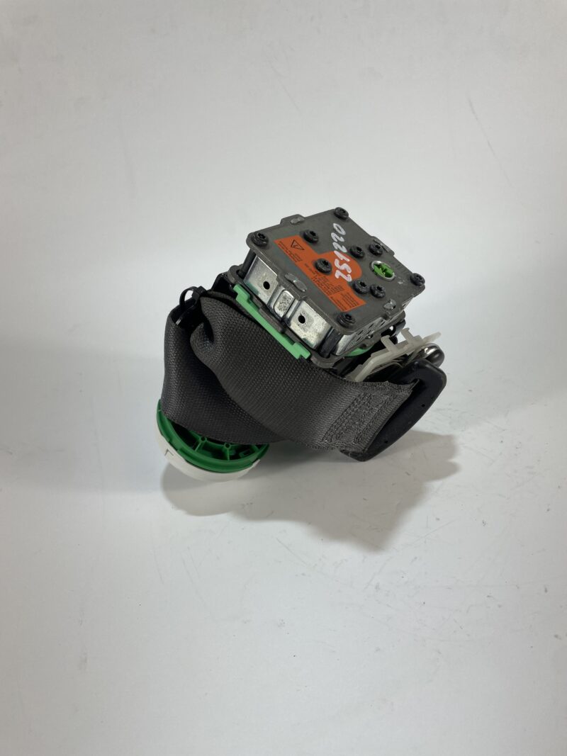 CINTURON DELANTERO DERECHO MERCEDES-BENZ A2098602585