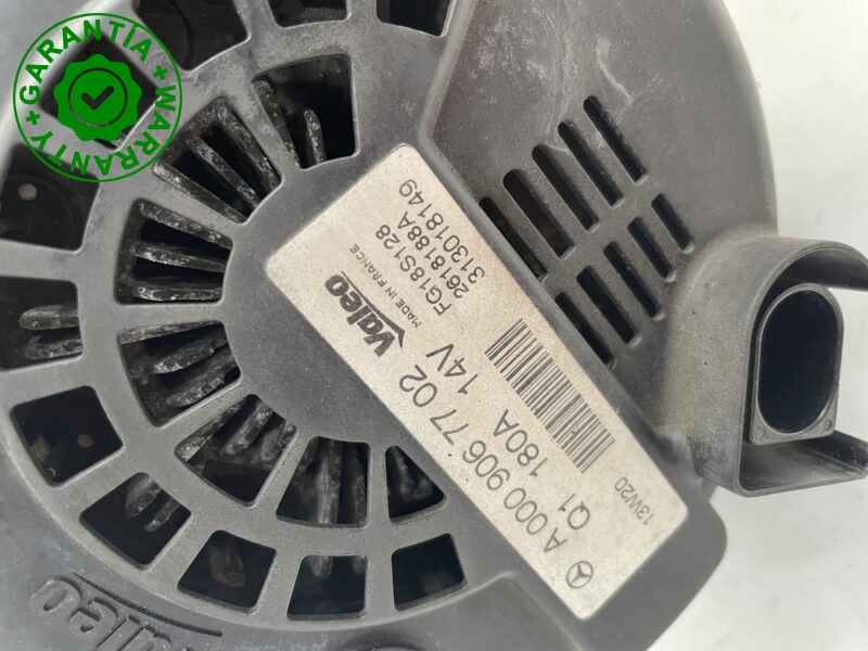 Alternador Mercedes-Benz C220 CDI A0009067702 218804 3