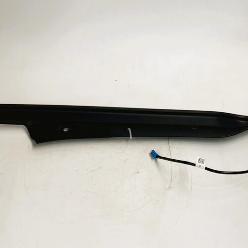 Revestimiento sensor izquierdo portón Mercedes-Benz ML A1668700951 - #759337 - Foto 1