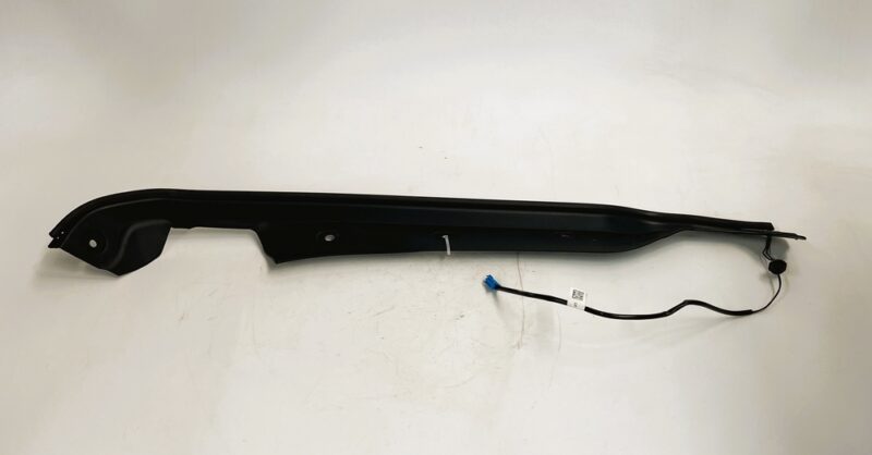Revestimiento sensor izquierdo portón Mercedes-Benz ML A1668700951 - #759337 - Foto 1