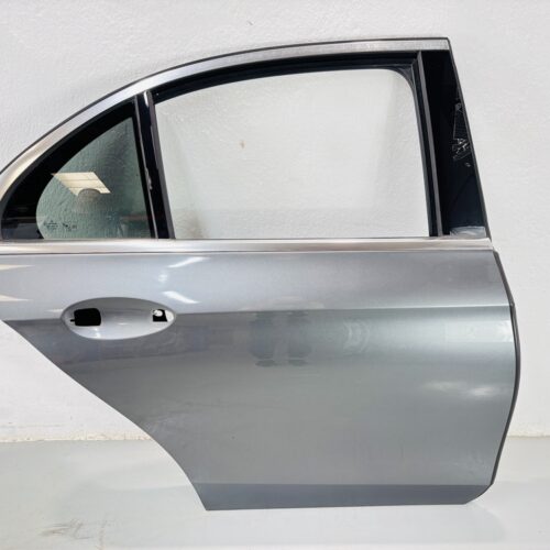 Puerta trasera derecha Mercedes-Benz Clase E A2137320210 - #844213 - Foto 1