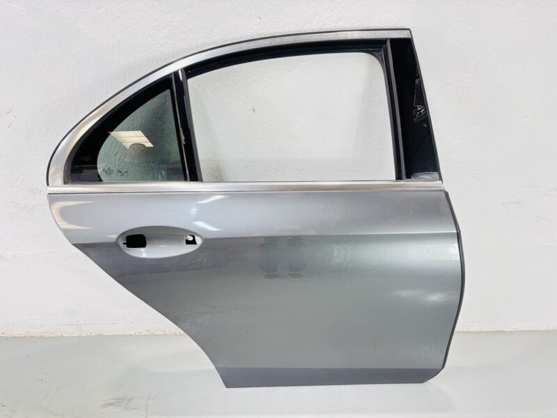 Puerta trasera derecha Mercedes-Benz Clase E A2137320210 - #844213 - Foto 1