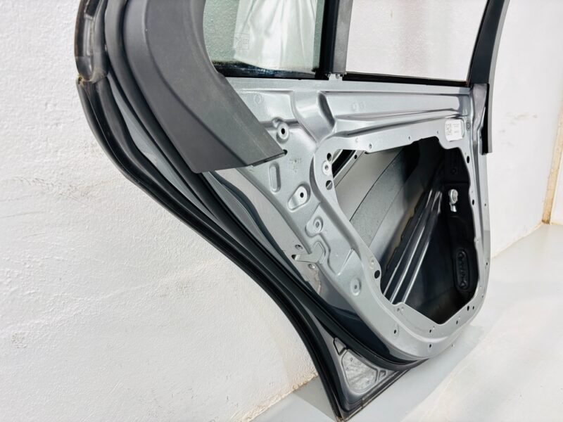 Puerta trasera izquierda Mercedes-Benz Clase E A2137320110 - #844212 - Foto 4