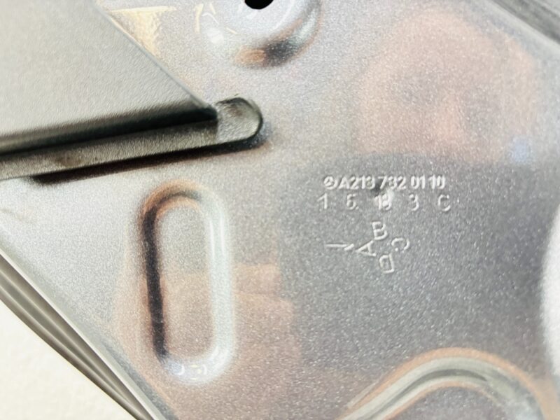 Puerta trasera izquierda Mercedes-Benz Clase E A2137320110 - #844212 - Foto 5