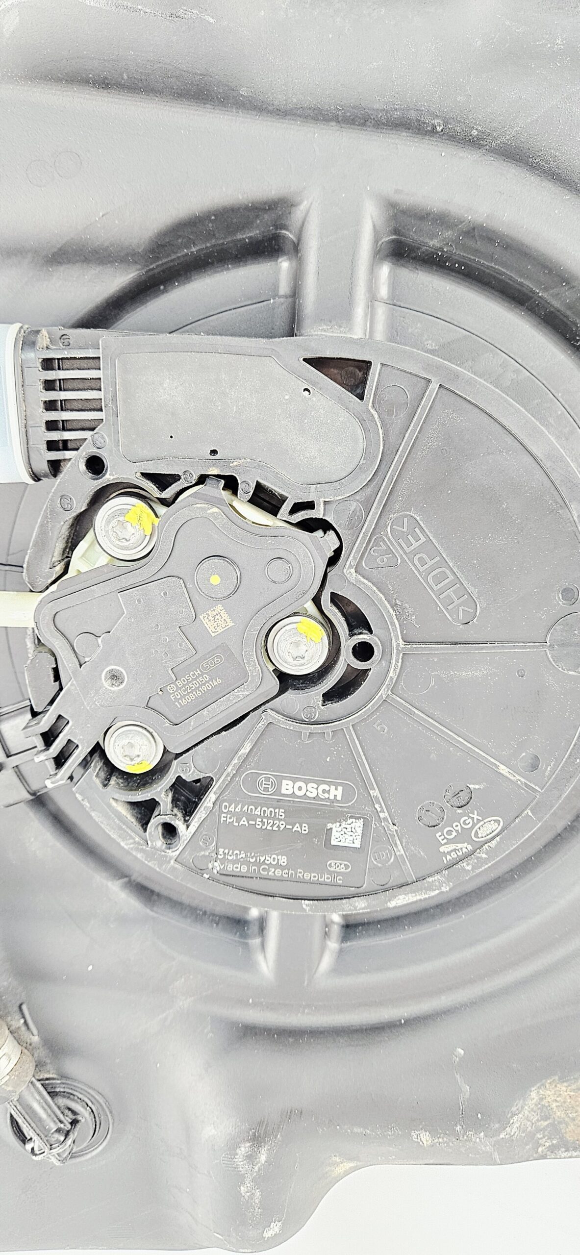 depsito aditivo fap adblue land rover discovery sport gk725j228ac 10 scaled | Depósito aditivo FAP Adblue Land Rover Discovery Sport GK725J228AC 10 Depósito aditivo FAP Adblue Land Rover Discovery Sport GK725J228AC - Imagen 10