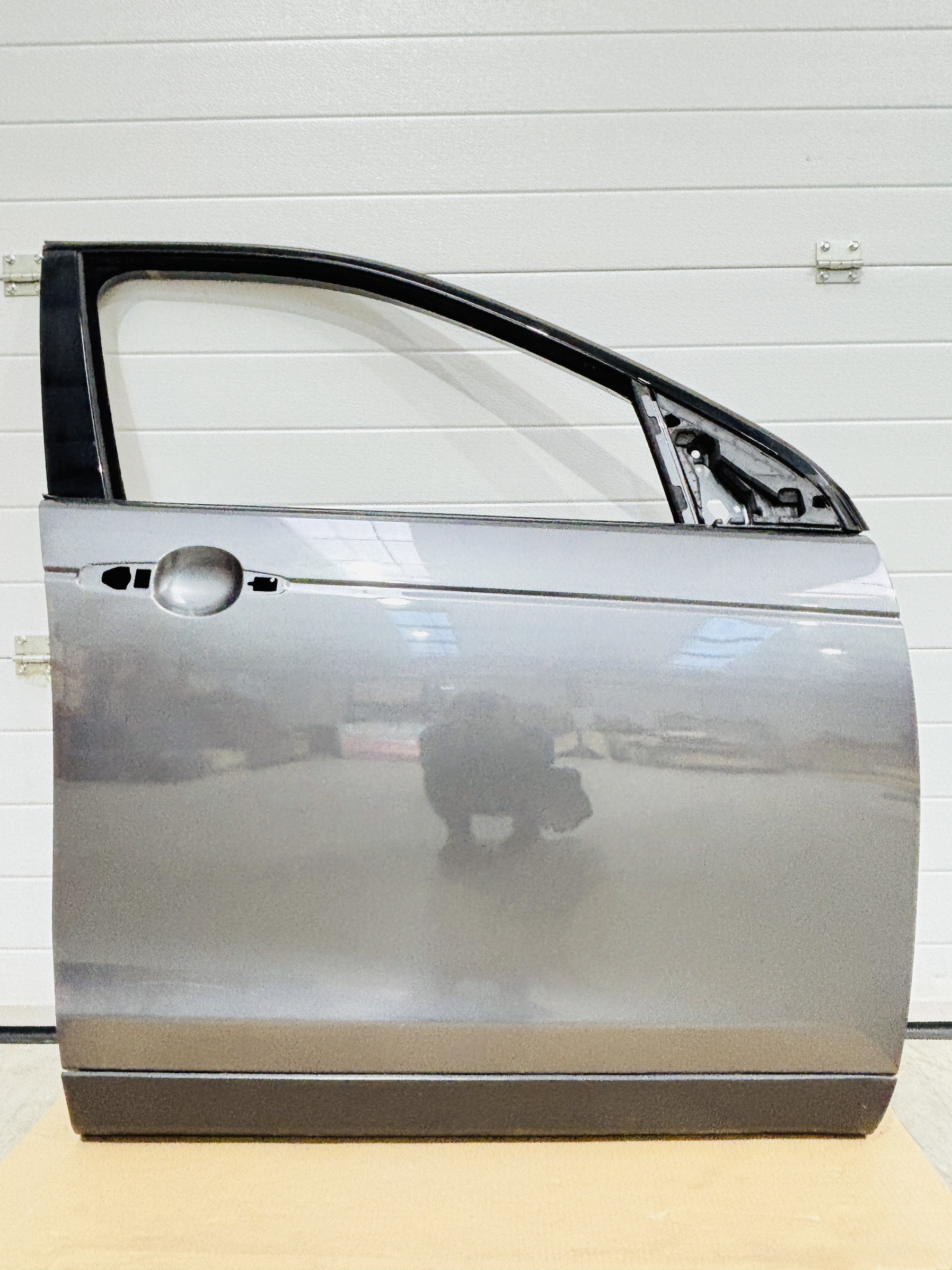 Puerta delantera derecha Land Rover Discovery Sport 2014-2019 LR061282 - Foto 1 Puerta delantera derecha Land Rover Discovery Sport 2014-2019 LR061282