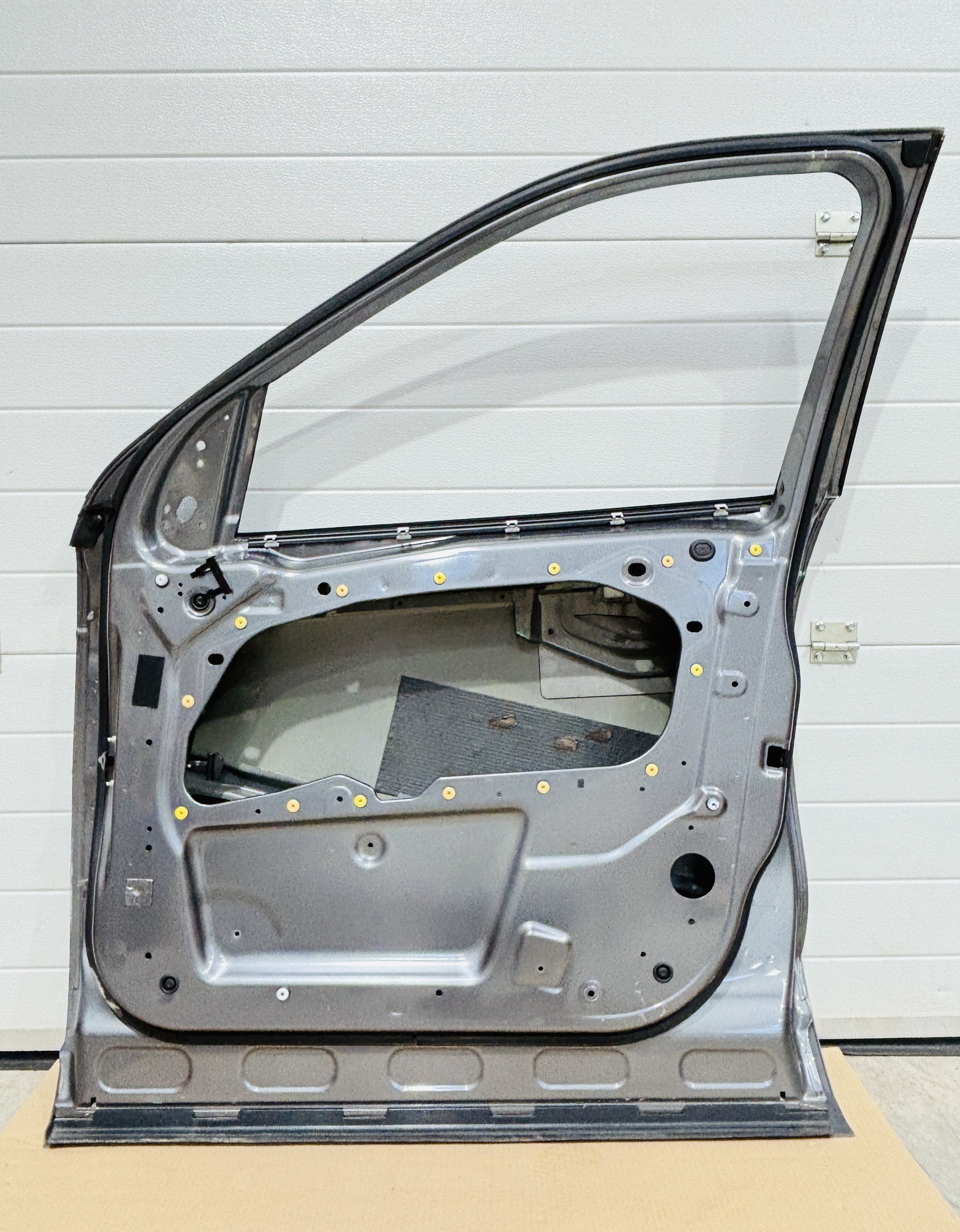 Puerta delantera derecha Land Rover Discovery Sport 2014-2019 LR061282 - Foto 4 Puerta delantera derecha Land Rover Discovery Sport 2014-2019 LR061282 - Imagen 4