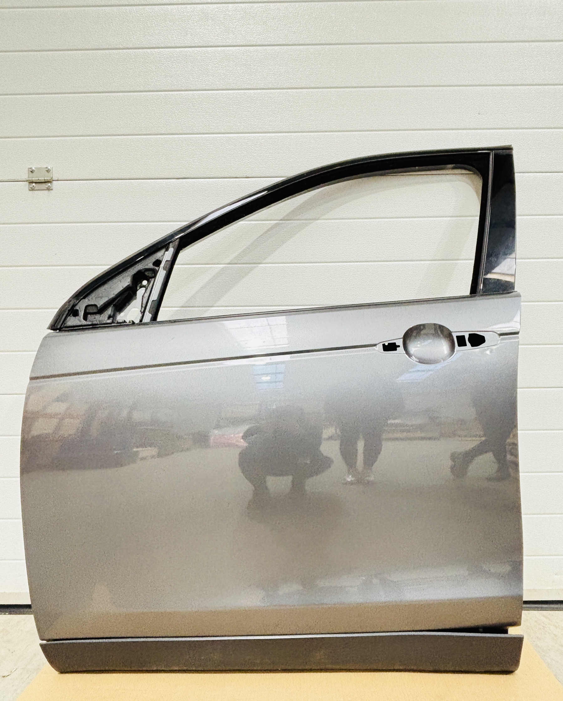 Puerta delantera izquierda Land Rover Discovery Sport 2014-2019 LR061283 - Foto 1 Puerta delantera izquierda Land Rover Discovery Sport 2014-2019 LR061283