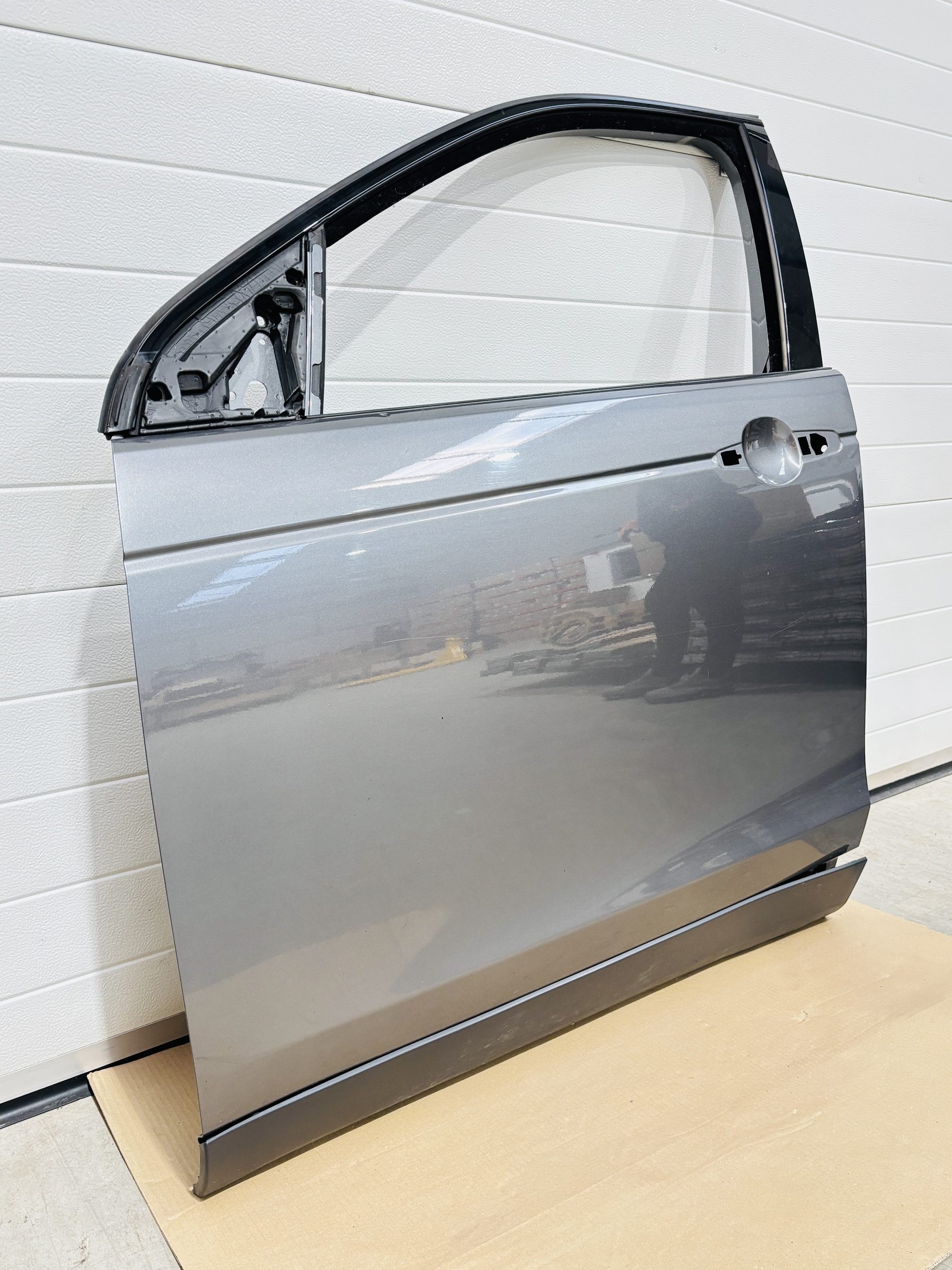 Puerta delantera izquierda Land Rover Discovery Sport 2014-2019 LR061283 - Foto 3 Puerta delantera izquierda Land Rover Discovery Sport 2014-2019 LR061283 - Imagen 3