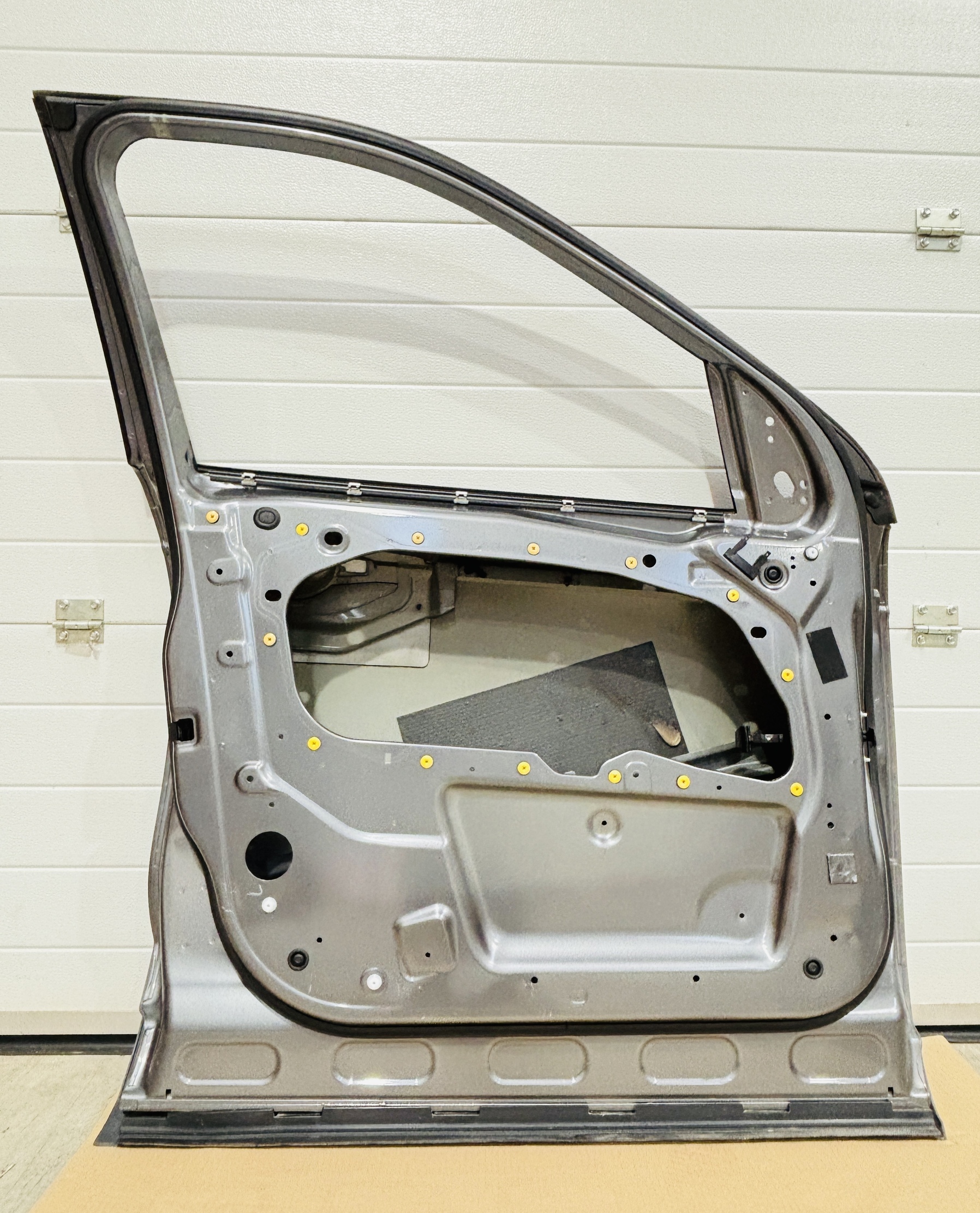 Puerta delantera izquierda Land Rover Discovery Sport 2014-2019 LR061283 - Foto 4 Puerta delantera izquierda Land Rover Discovery Sport 2014-2019 LR061283 - Imagen 4