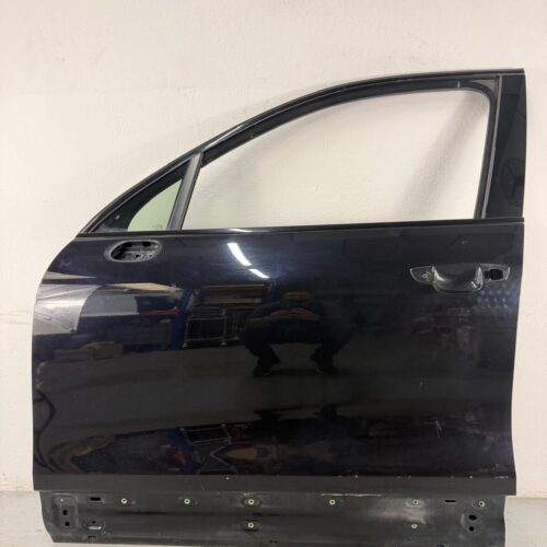 Puerta delantera izquierda VW Touareg 2010-2018 7P0831311B