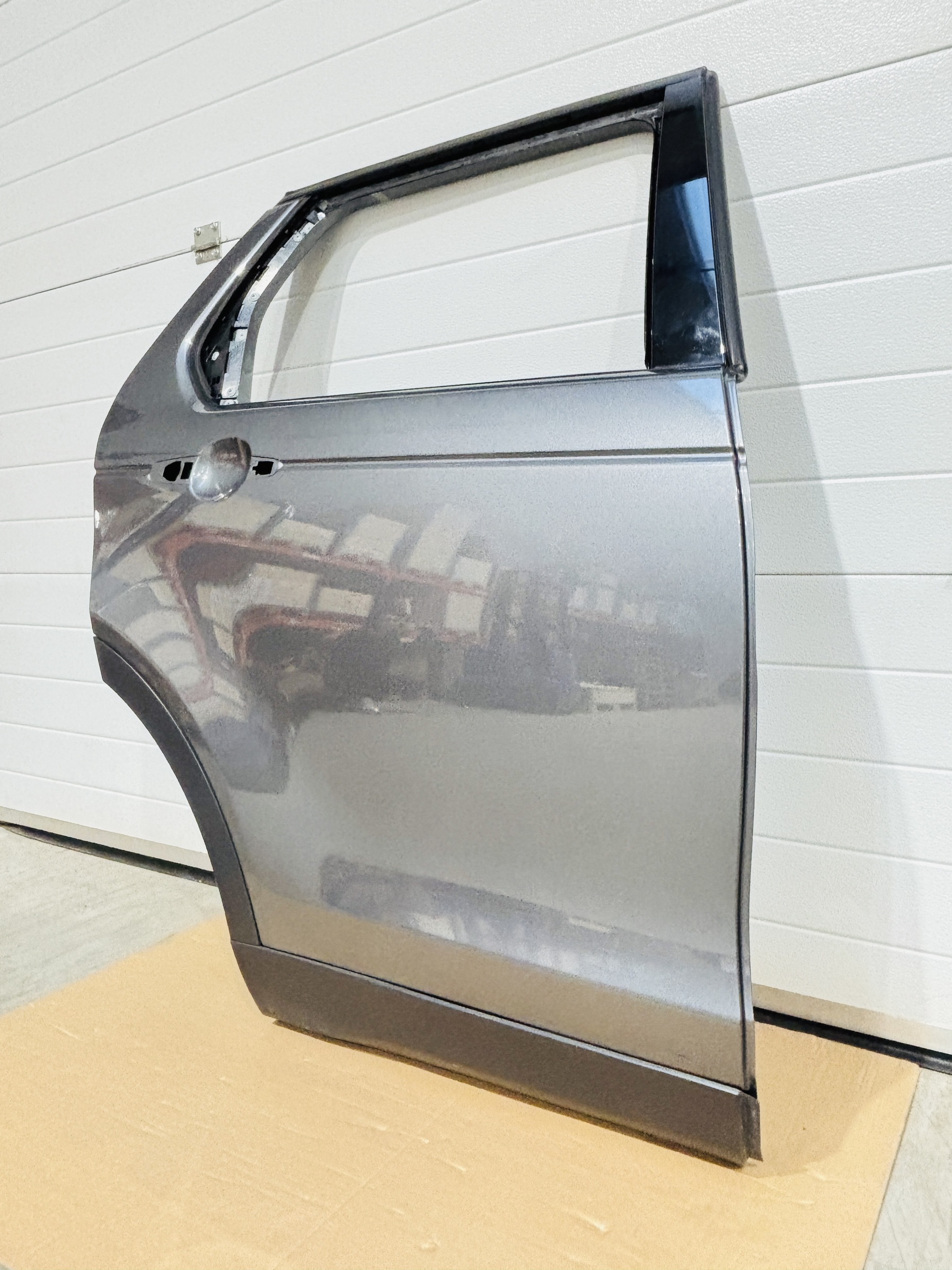 Puerta trasera derecha Land Rover Discovery Sport 2014-2019 LR061284 - Foto 2 Puerta trasera derecha Land Rover Discovery Sport 2014-2019 LR061284 - Imagen 2