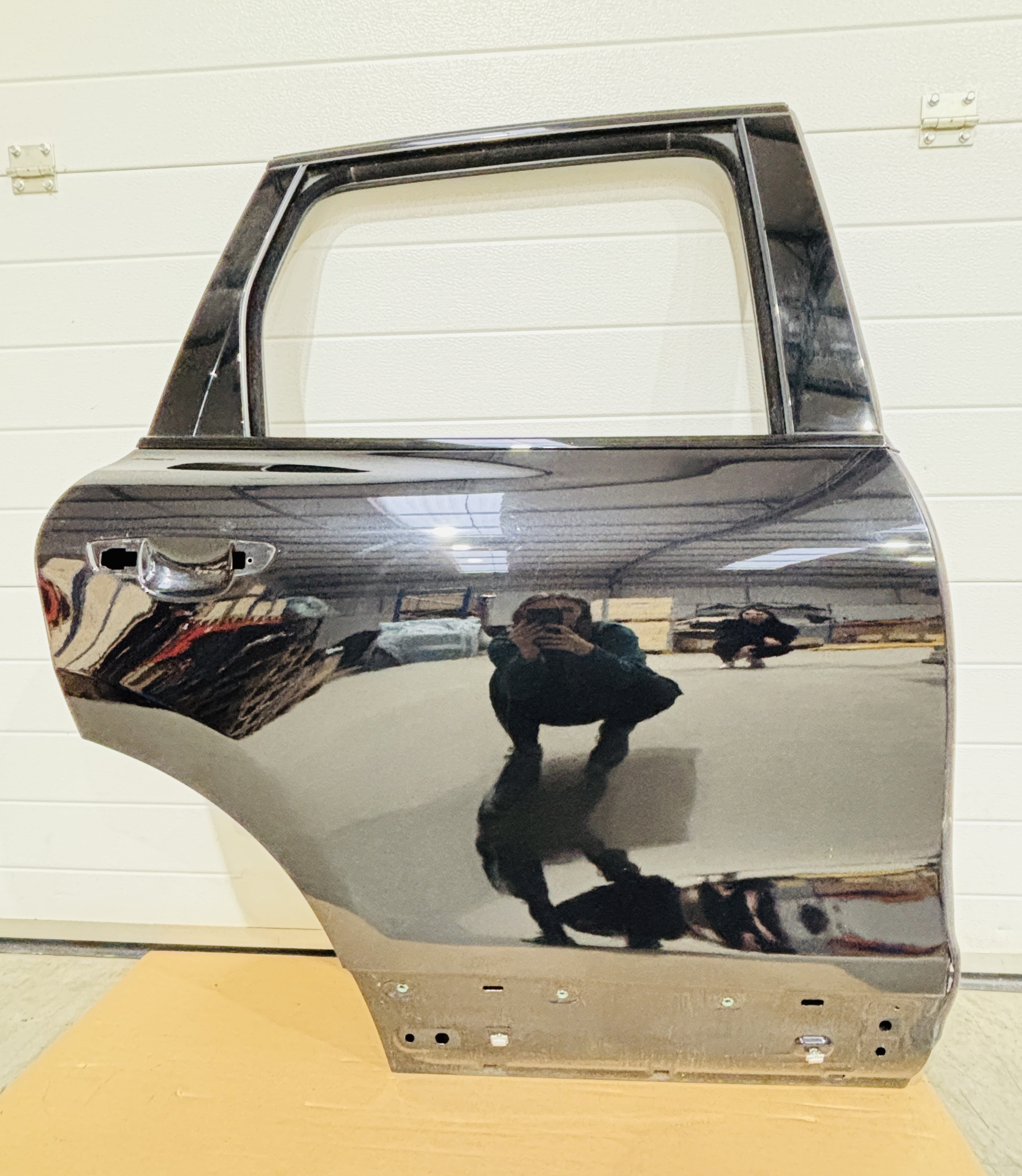 Puerta trasera derecha Porsche Cayenne 2010-2014 7P08333132 - Foto 1 Puerta trasera derecha Porsche Cayenne 2010-2014 7P08333132