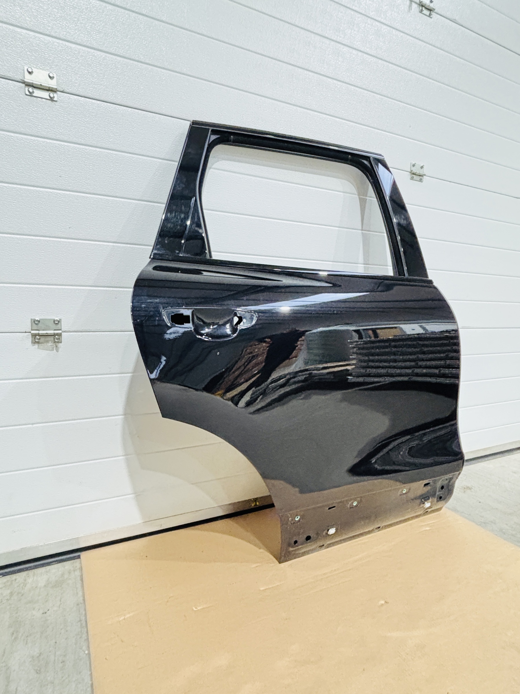 Puerta trasera derecha Porsche Cayenne 2010-2014 7P08333132 - Foto 2 Puerta trasera derecha Porsche Cayenne 2010-2014 7P08333132 - Imagen 2