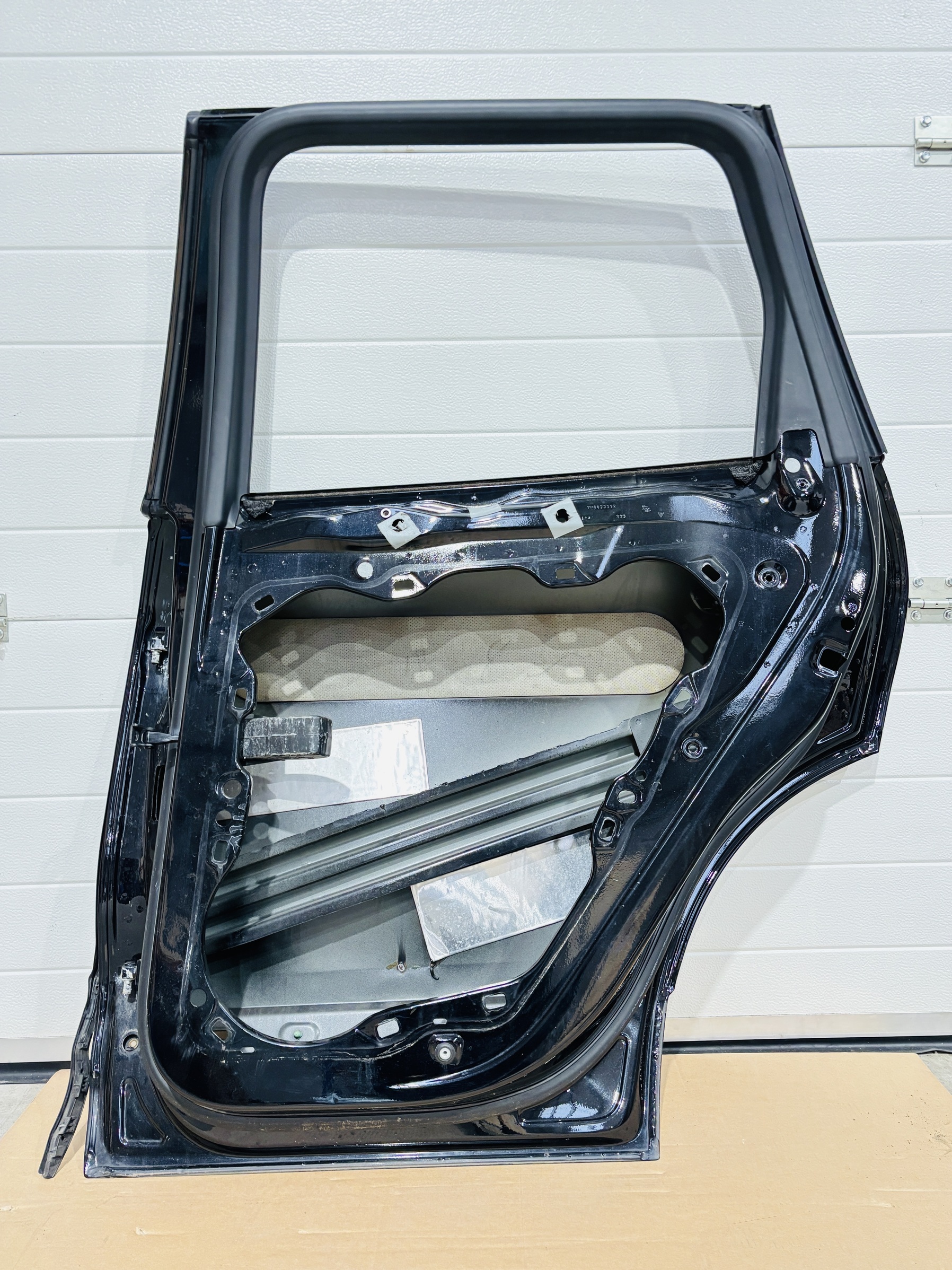 Puerta trasera derecha Porsche Cayenne 2010-2014 7P08333132 - Foto 4 Puerta trasera derecha Porsche Cayenne 2010-2014 7P08333132 - Imagen 4