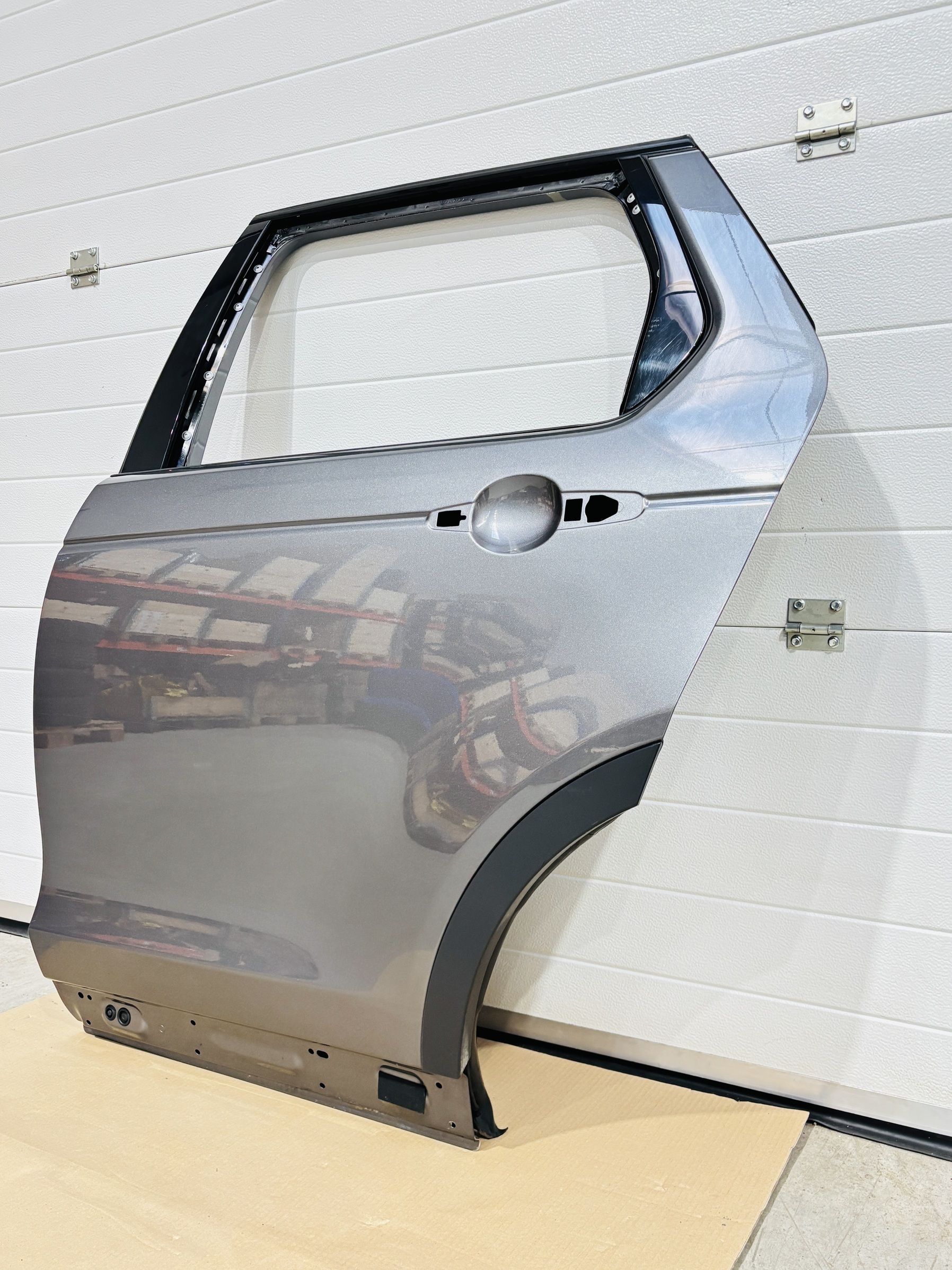 Puerta trasera izquierda Land Rover Discovery Sport 2014-2019 LR061285 - Foto 2 Puerta trasera izquierda Land Rover Discovery Sport 2014-2019 LR061285 - Imagen 2