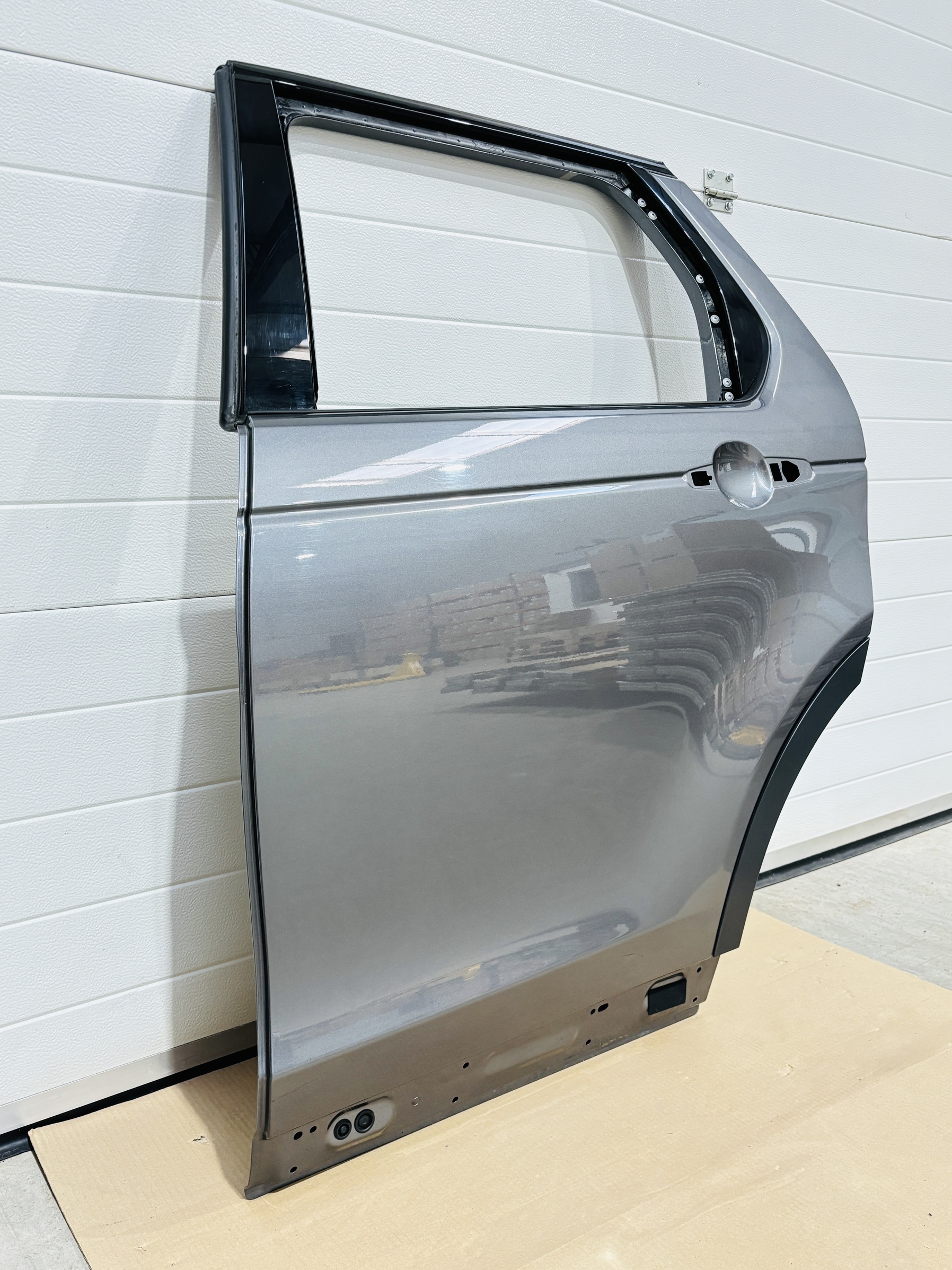 Puerta trasera izquierda Land Rover Discovery Sport 2014-2019 LR061285 - Foto 3 Puerta trasera izquierda Land Rover Discovery Sport 2014-2019 LR061285 - Imagen 3