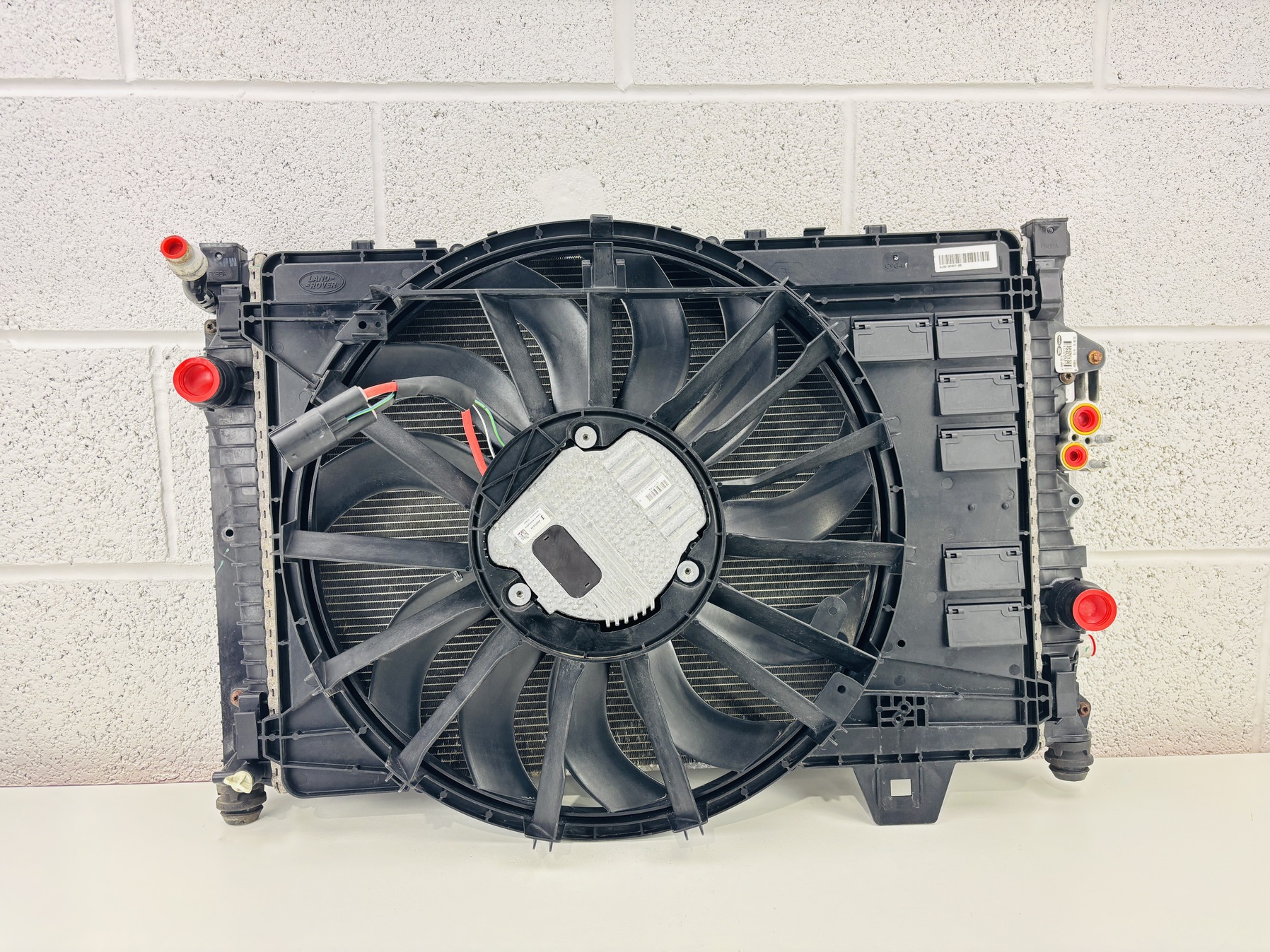 Radiadores Land Rover Discovery Sport 2.0 D 4x4 2014-2019 GJ328K230AA - Foto 1 Radiadores Land Rover Discovery Sport 2.0 D 4x4 2014-2019 GJ328K230AA