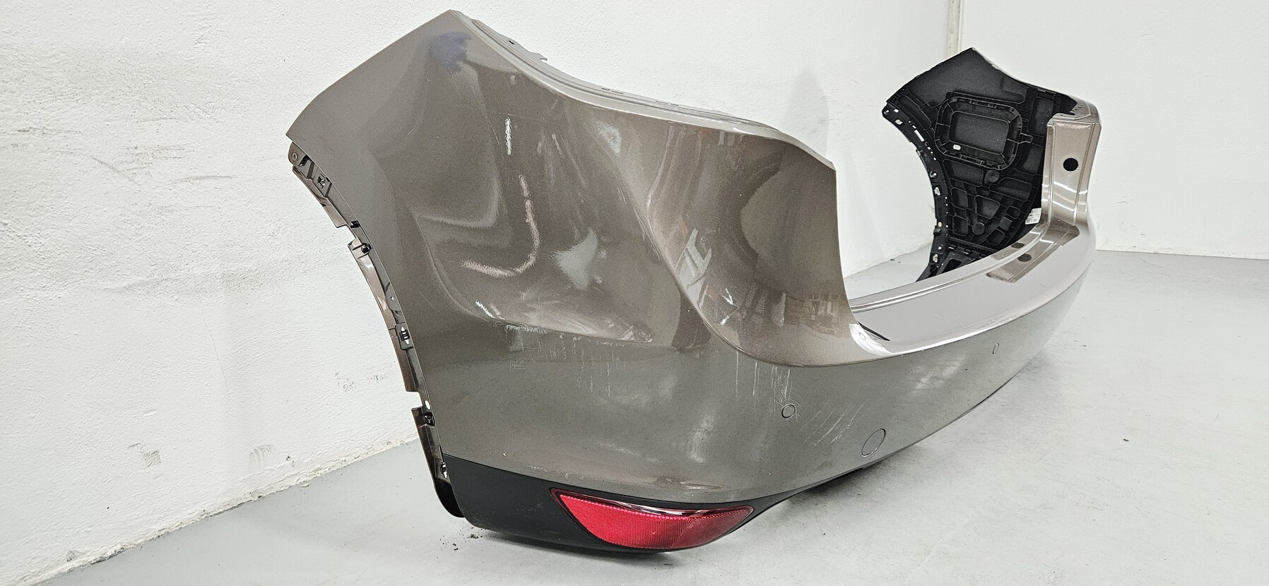 Paragolpes trasero Porsche Cayenne 2010-2014 7P5807834N - Foto 2 Paragolpes trasero Porsche Cayenne 2010-2014 7P5807834N - Imagen 2