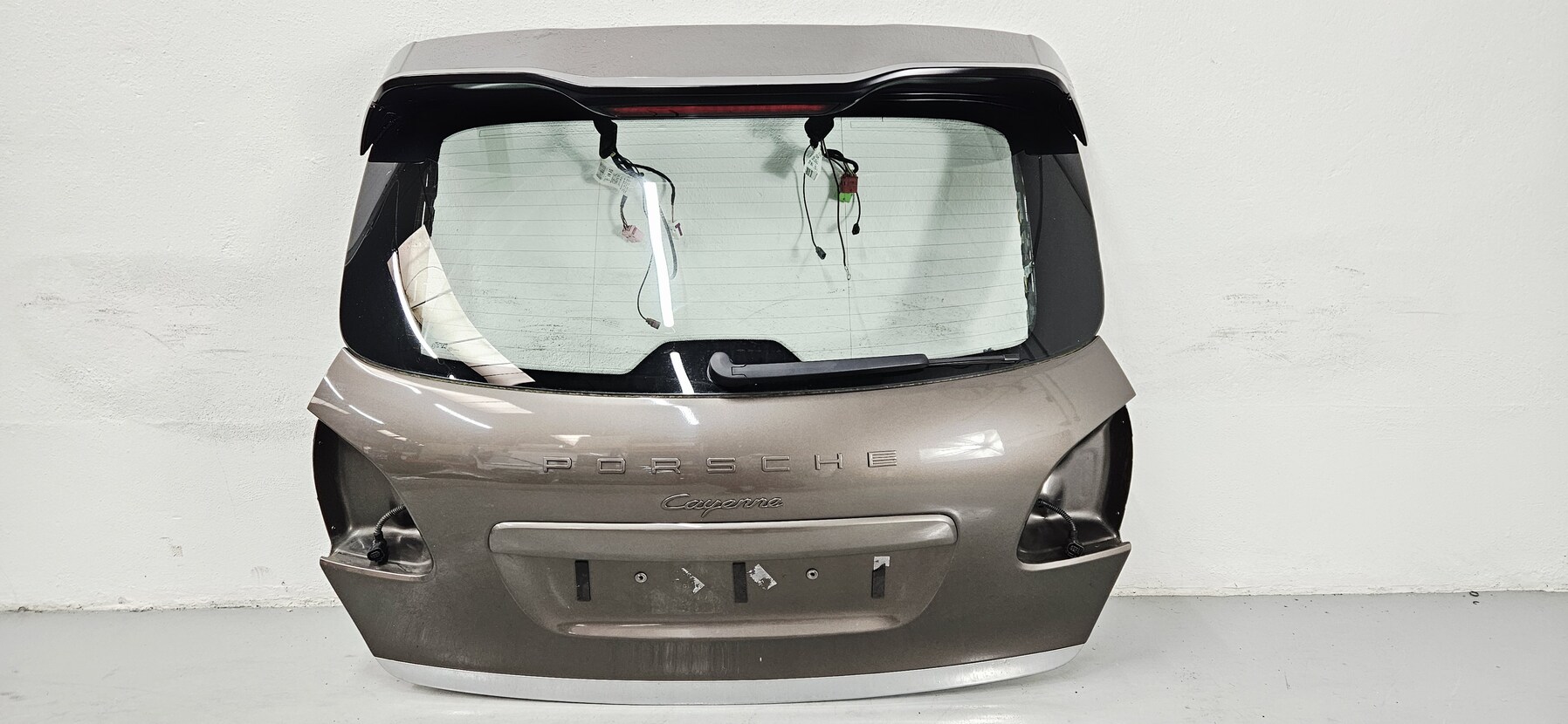 Portón Porsche Cayenne 2010-2014 95851201104 - Foto 1 Portón Porsche Cayenne 2010-2014 95851201104