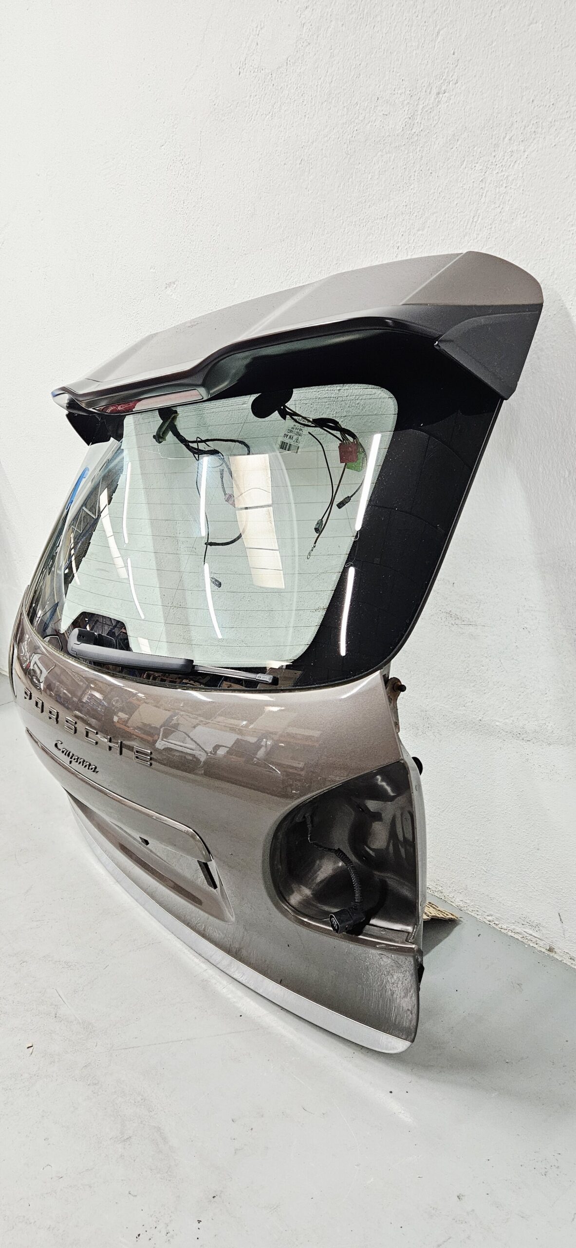 Portón Porsche Cayenne 2010-2014 95851201104 - Foto 3 Portón Porsche Cayenne 2010-2014 95851201104 - Imagen 3