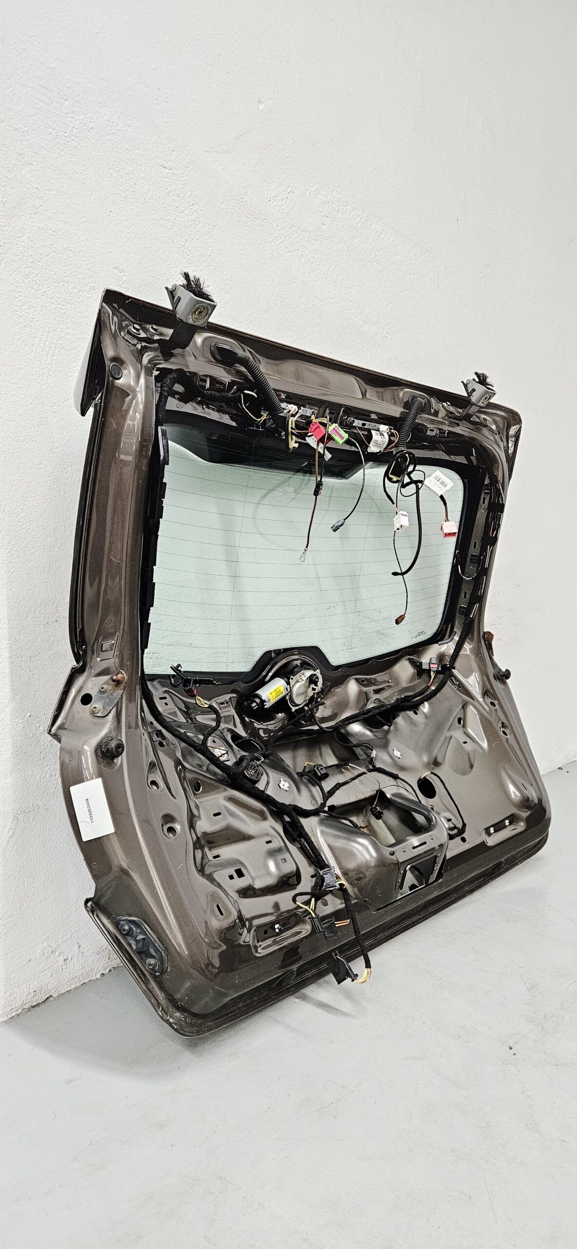 Portón Porsche Cayenne 2010-2014 95851201104 - Foto 4 Portón Porsche Cayenne 2010-2014 95851201104 - Imagen 4