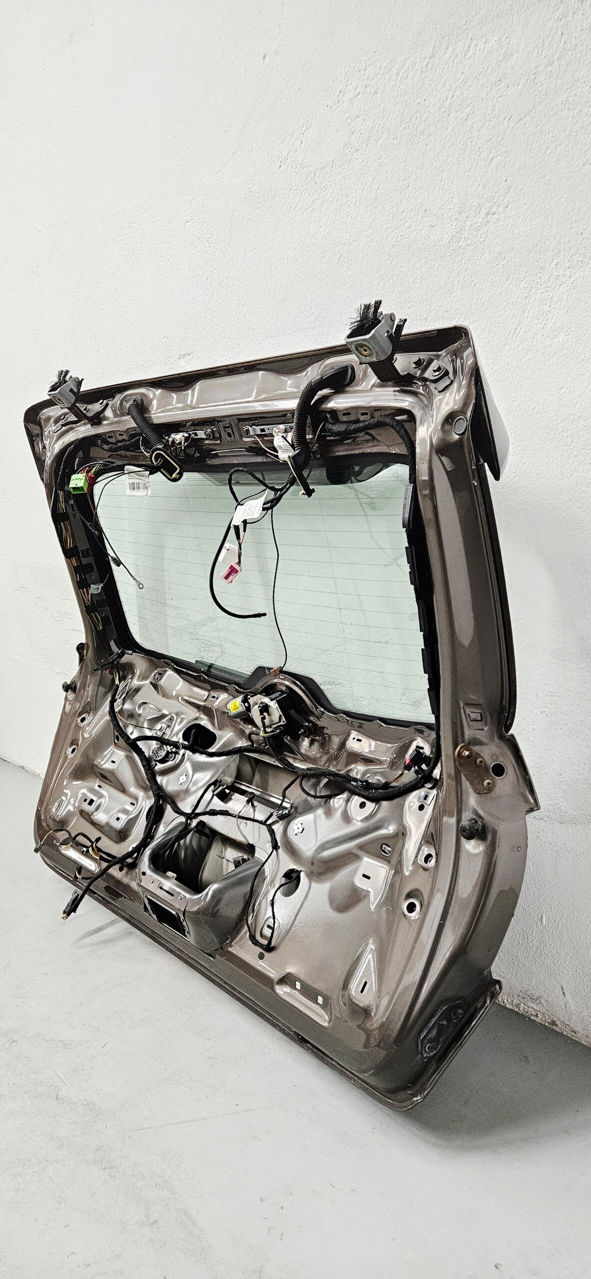 Portón Porsche Cayenne 2010-2014 95851201104 - Foto 5 Portón Porsche Cayenne 2010-2014 95851201104 - Imagen 5