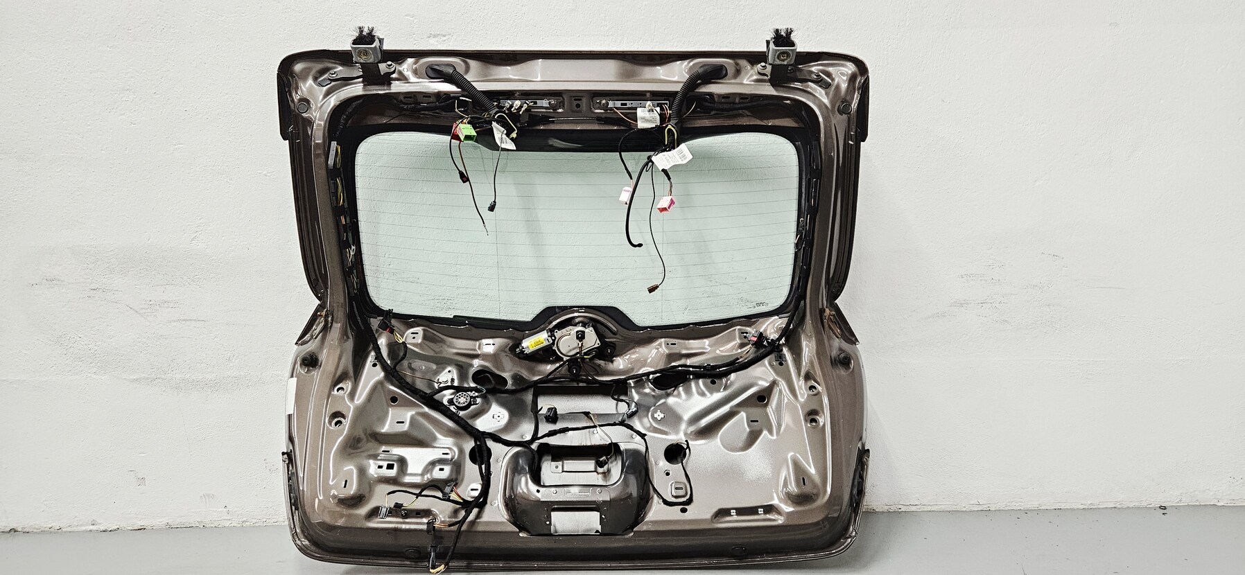 Portón Porsche Cayenne 2010-2014 95851201104 - Foto 6 Portón Porsche Cayenne 2010-2014 95851201104 - Imagen 6