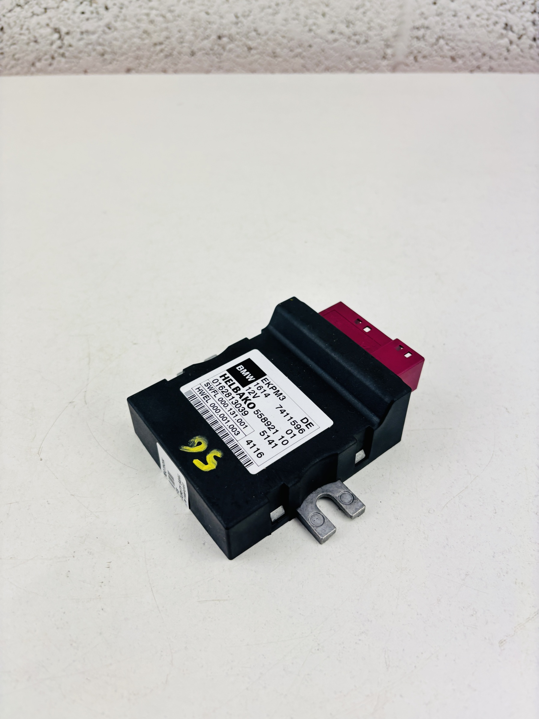 7411596 Centralita bomba de combustible BMW 520d 2010-2017 - Foto 5 7411596 Centralita bomba de combustible BMW 520d 2010-2017 - Imagen 5