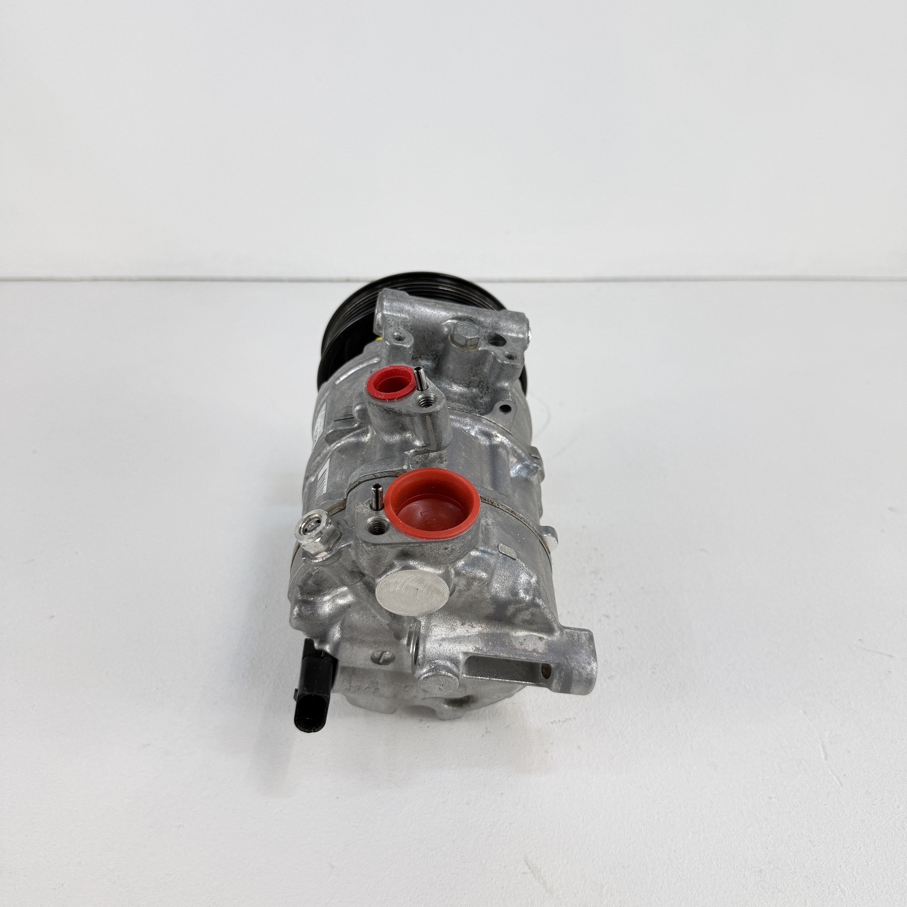 Compresor aire acondicionado Audi Q3 35 Tfsi 5Q0816803D - Foto 4 Compresor aire acondicionado Audi Q3 35 Tfsi 5Q0816803D - Imagen 4
