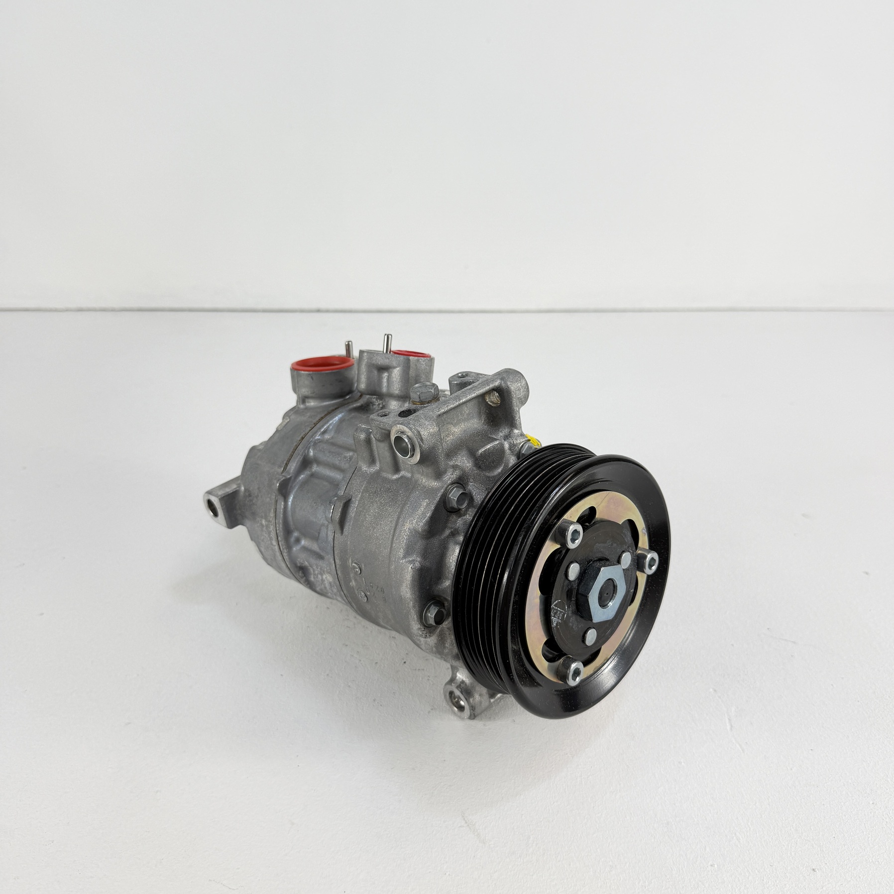 Compresor aire acondicionado Audi Q3 35 Tfsi 5Q0816803D - Foto 7 Compresor aire acondicionado Audi Q3 35 Tfsi 5Q0816803D - Imagen 7