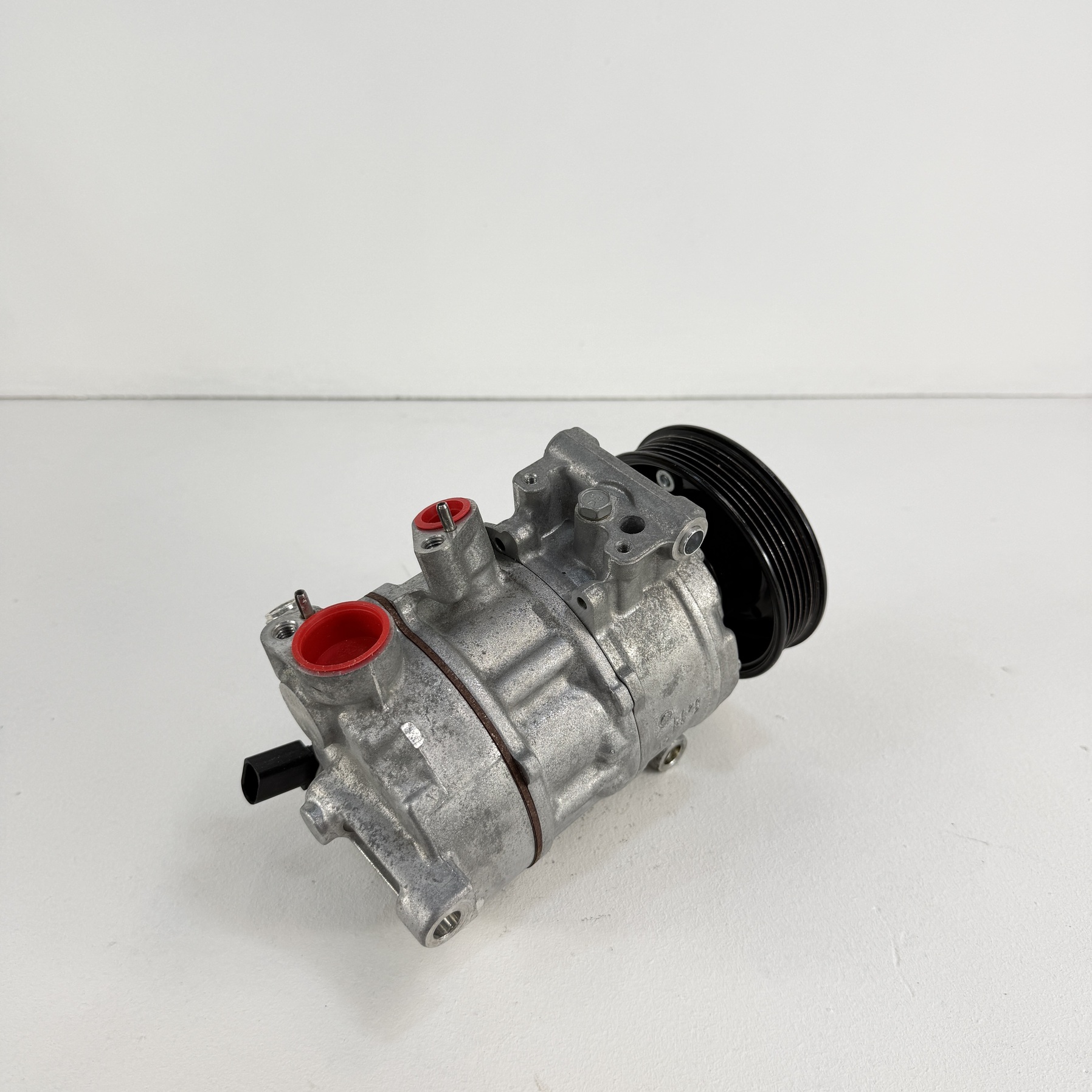 Compresor aire acondicionado VW Tiguan 1.4 TSI 5Q0816803D - Foto 5 Compresor aire acondicionado VW Tiguan 1.4 TSI 5Q0816803D - Imagen 5