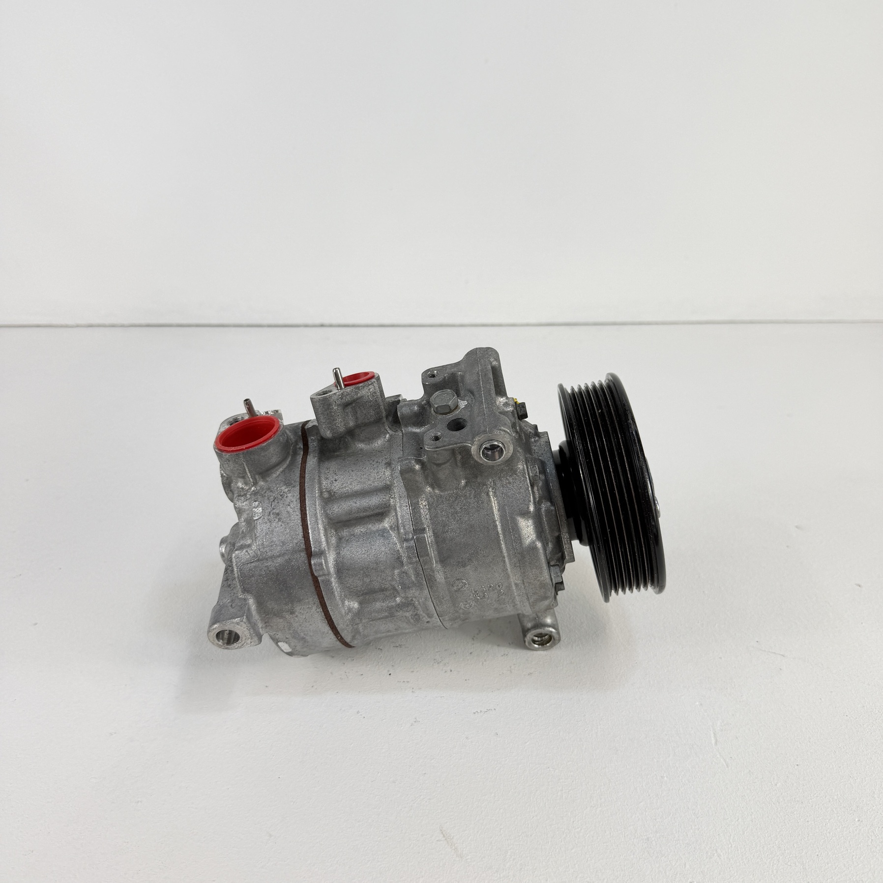 Compresor aire acondicionado VW Tiguan 1.4 TSI 5Q0816803D - Foto 6 Compresor aire acondicionado VW Tiguan 1.4 TSI 5Q0816803D - Imagen 6
