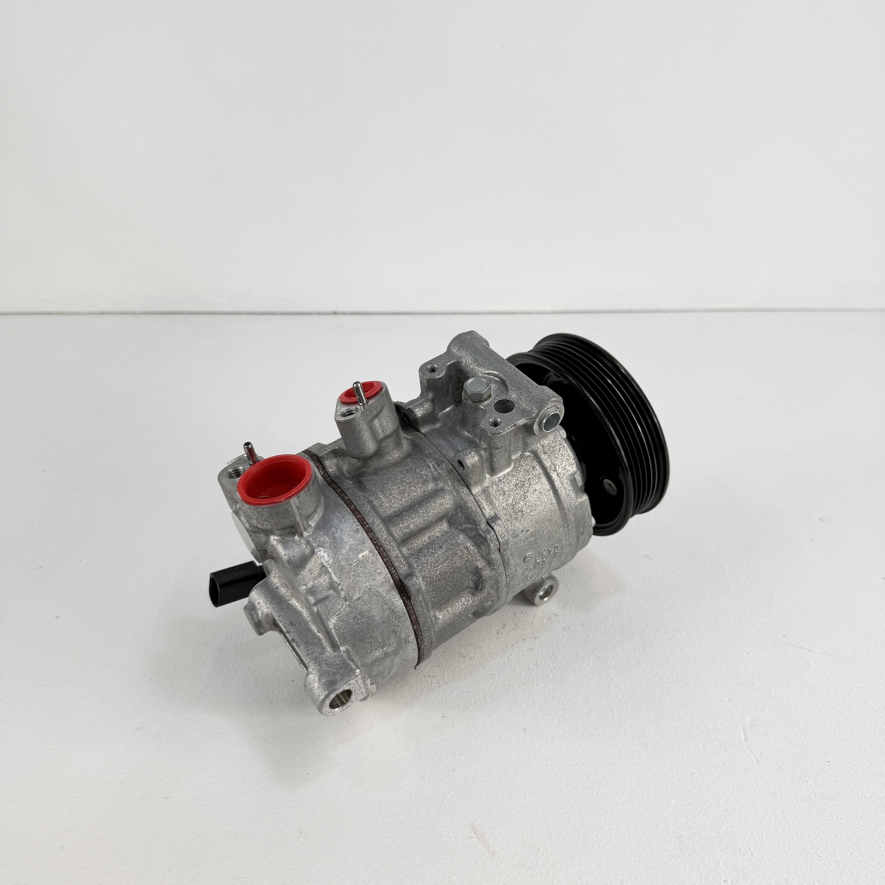Compresor aire acondicionado VW Tiguan 2.0 TDI 5Q0816803D - Foto 5 Compresor aire acondicionado VW Tiguan 2.0 TDI 5Q0816803D - Imagen 5
