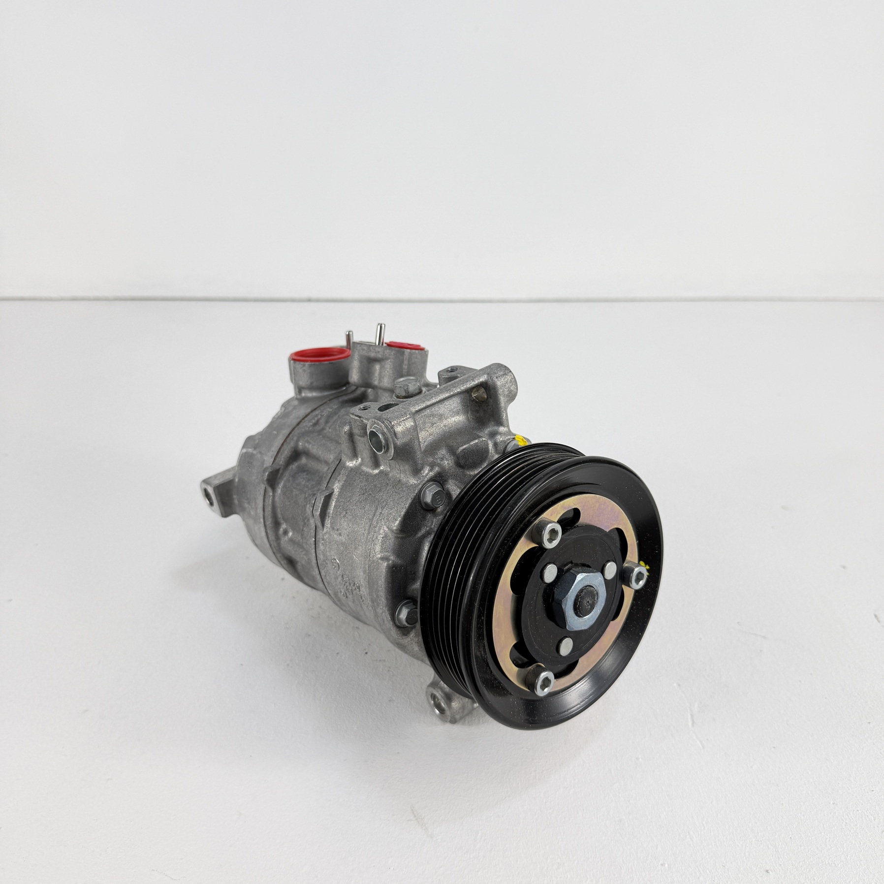 Compresor aire acondicionado VW Tiguan 2.0 TDI 5Q0816803D - Foto 7 Compresor aire acondicionado VW Tiguan 2.0 TDI 5Q0816803D - Imagen 7