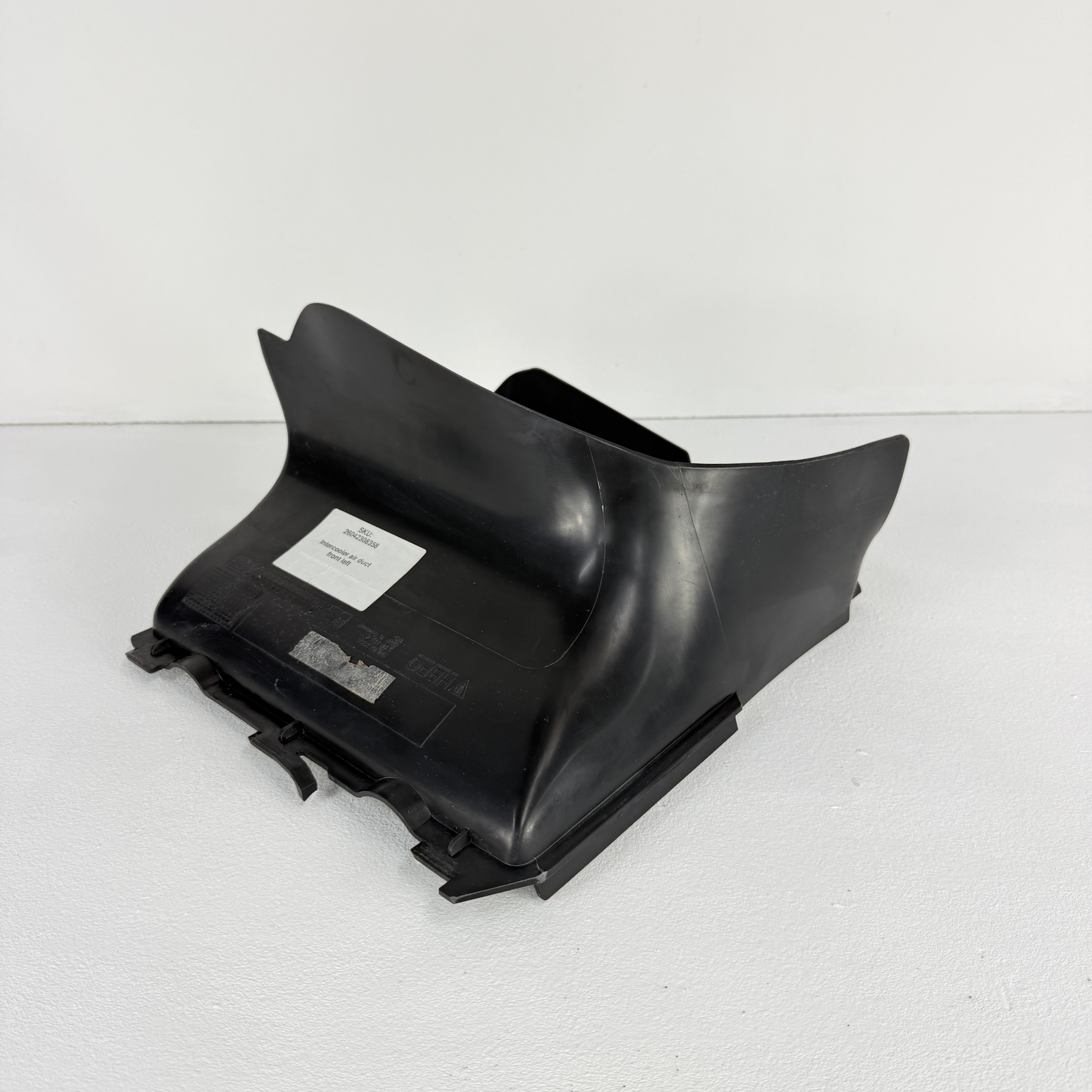 Conducto aire intercooler izquierdo delantero Porsche Cayenne 3.0 tdi 7P5117335A - Foto 2 Conducto aire intercooler izquierdo delantero Porsche Cayenne 3.0 tdi 7P5117335A - Imagen 2