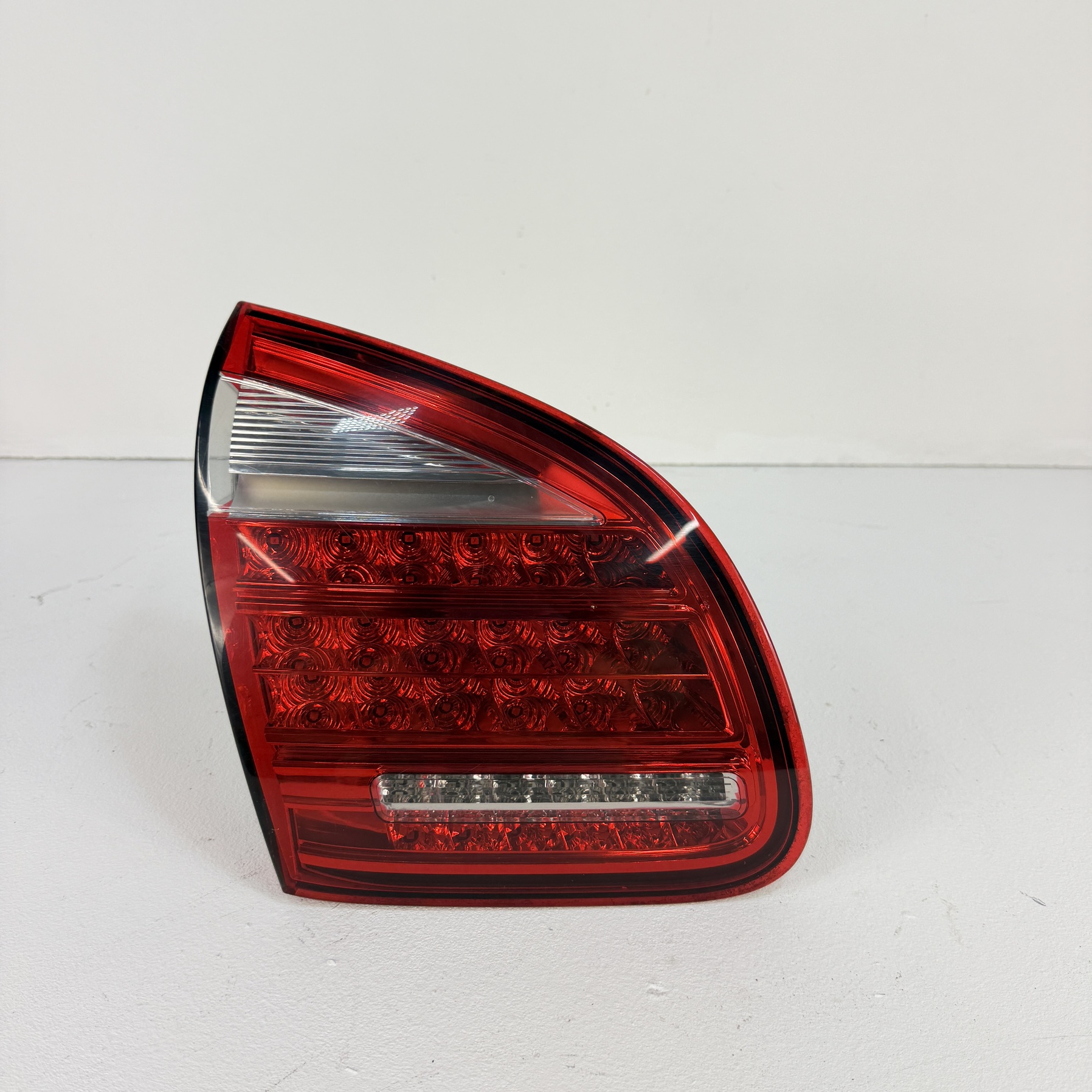 Piloto trasero izquierdo interior Porsche Cayenne 2010-2014 7P5945093K - Foto 1 Piloto trasero izquierdo interior Porsche Cayenne 2010-2014 7P5945093K
