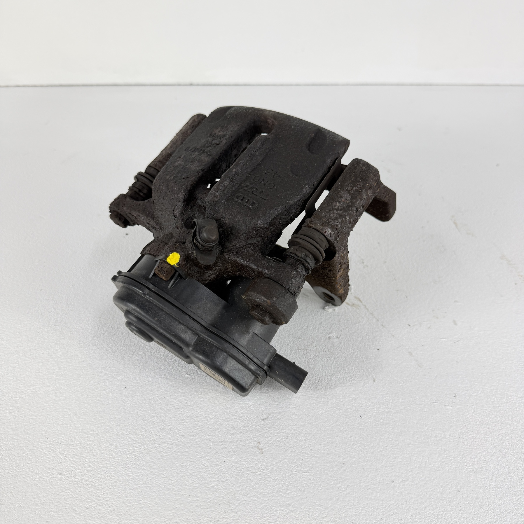 Pinza de freno trasera derecha Audi A6 2011-2018 4G0615404A - Foto 2 Pinza de freno trasera derecha Audi A6 2011-2018 4G0615404A - Imagen 2