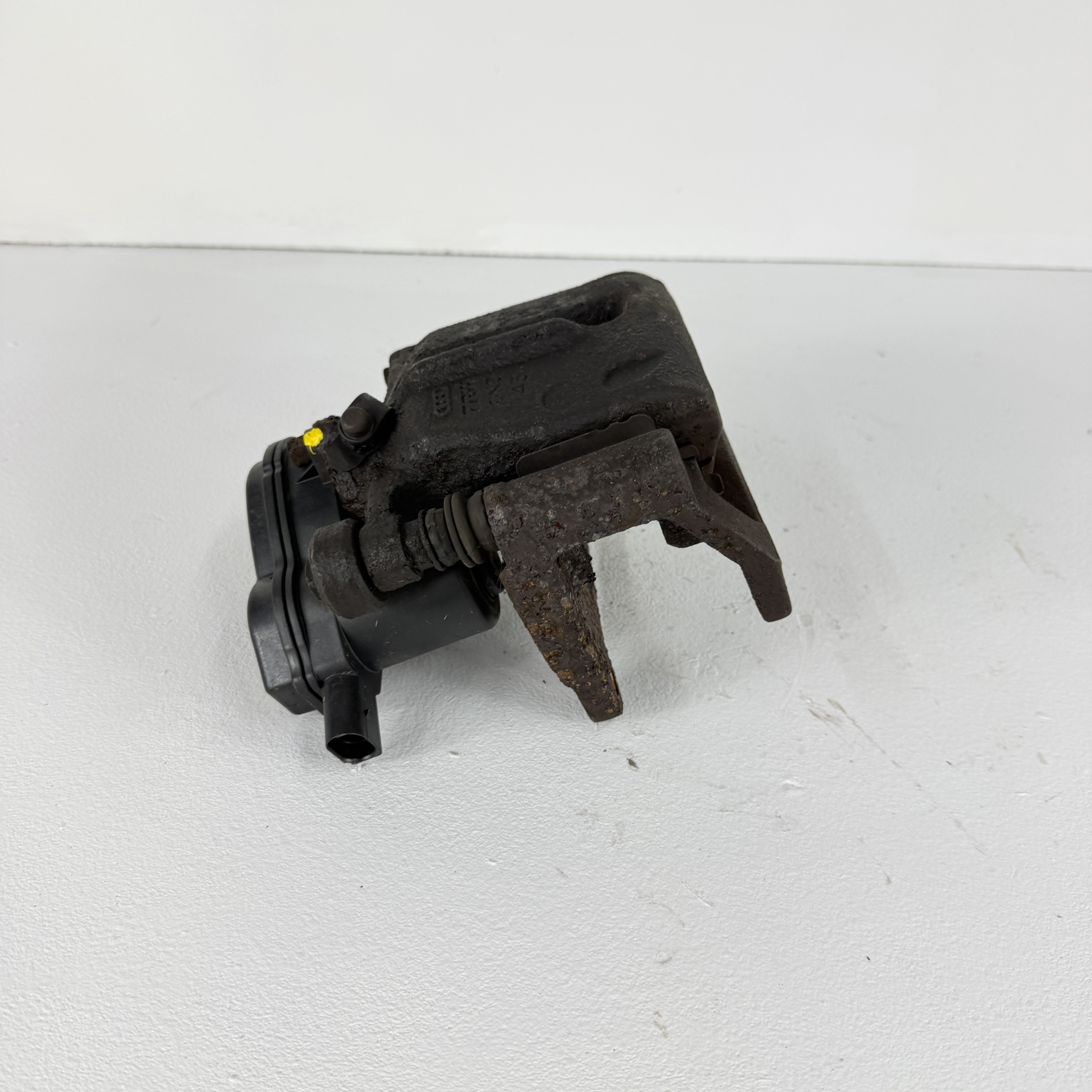 Pinza de freno trasera derecha Audi A6 2011-2018 4G0615404A - Foto 3 Pinza de freno trasera derecha Audi A6 2011-2018 4G0615404A - Imagen 3