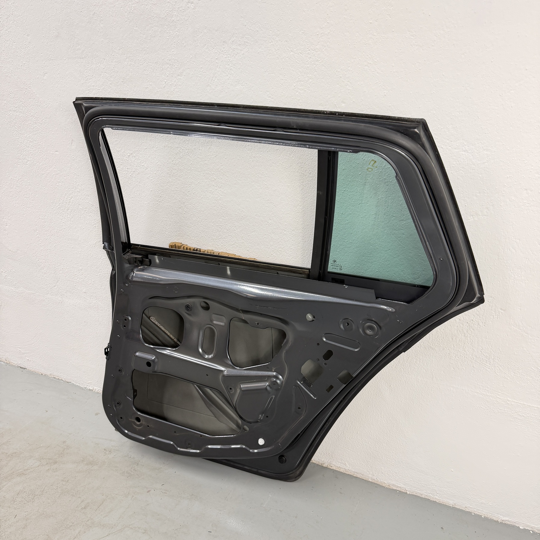 Puerta trasera derecha BMW 520 2010-2017 9628758 - Foto 4 Puerta trasera derecha BMW 520 2010-2017 9628758 - Imagen 4