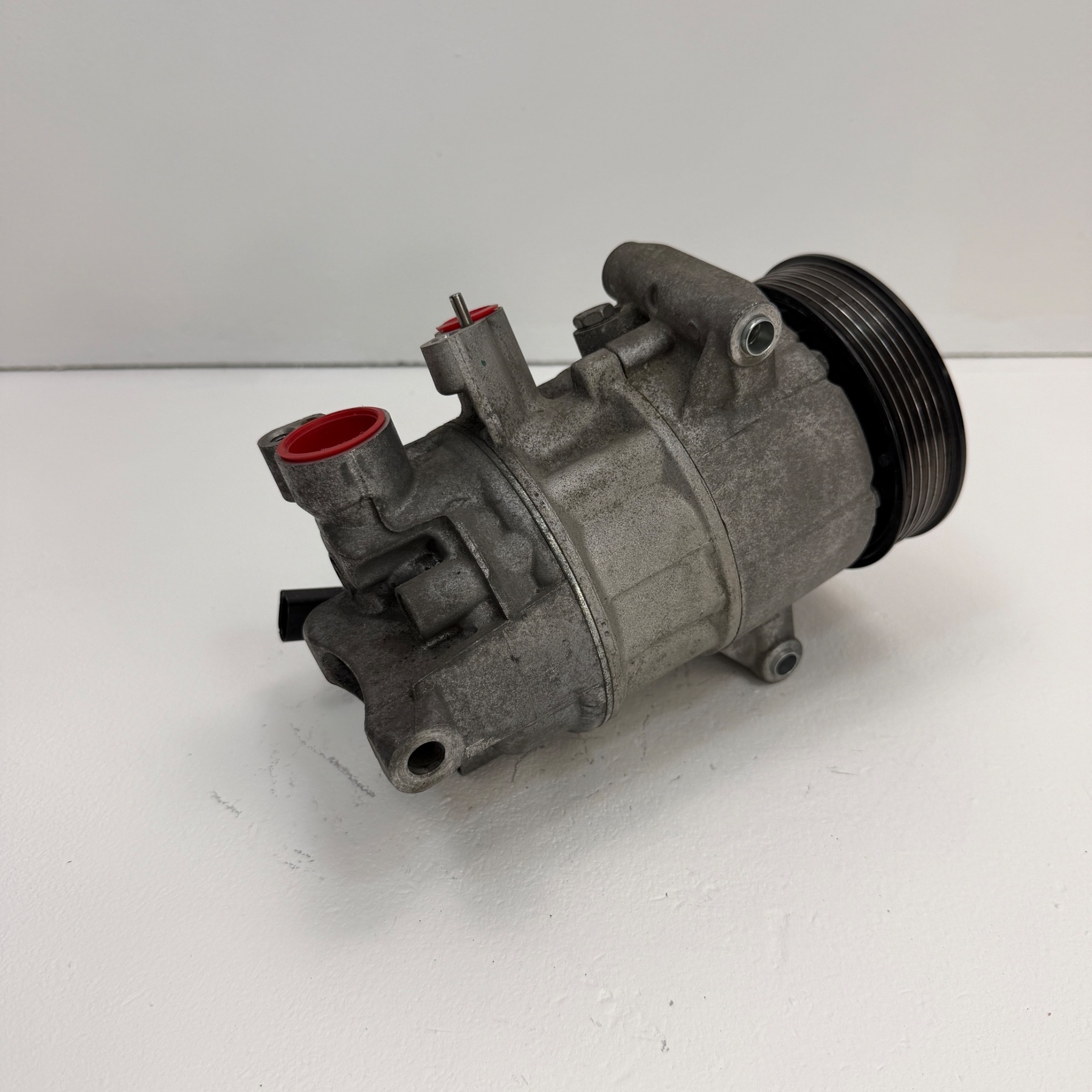 Compresor aire acondicionado Skoda Fabia 1.4 TDI 5Q0820803J - Foto 5 Compresor aire acondicionado Skoda Fabia 1.4 TDI 5Q0820803J - Imagen 5