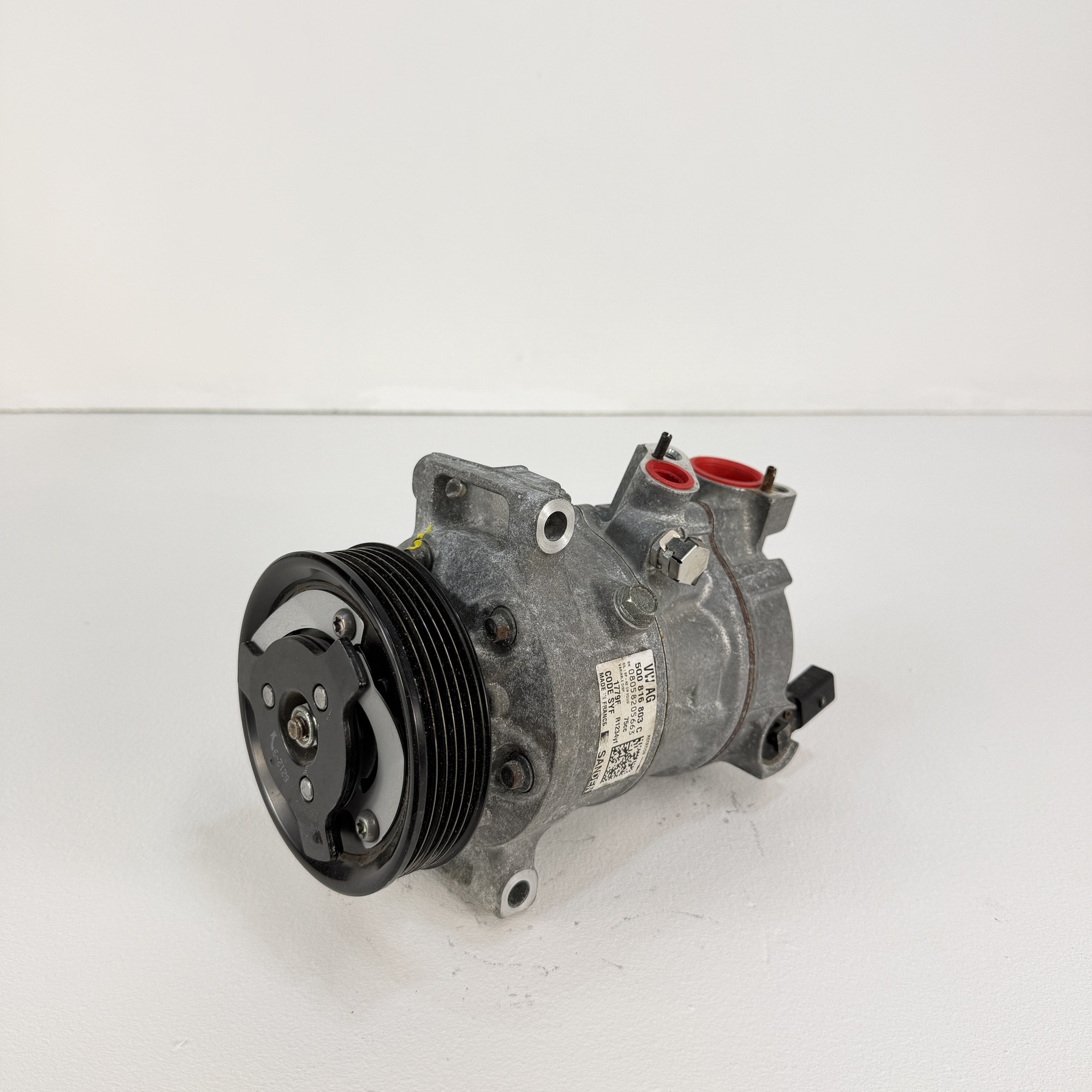 Compresor aire acondicionado VW Golf 1.6 TDI 5Q0816803C - Foto 1 Compresor aire acondicionado VW Golf 1.6 TDI 5Q0816803C