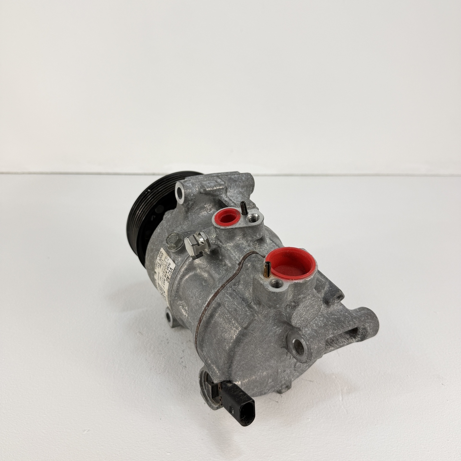 Compresor aire acondicionado VW Golf 1.6 TDI 5Q0816803C - Foto 3 Compresor aire acondicionado VW Golf 1.6 TDI 5Q0816803C - Imagen 3