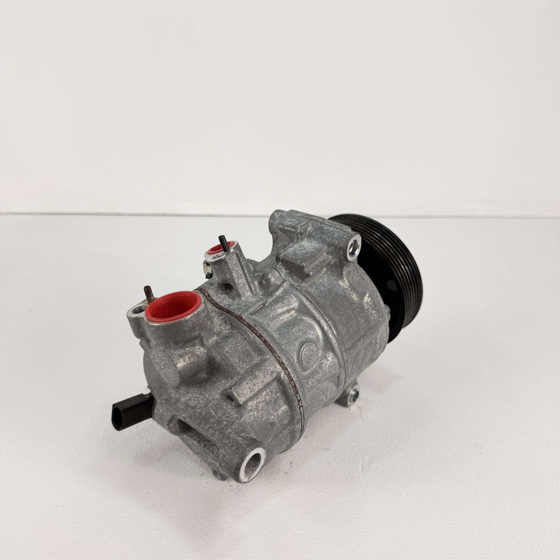 Compresor aire acondicionado VW Golf 1.6 TDI 5Q0816803C - Foto 5 Compresor aire acondicionado VW Golf 1.6 TDI 5Q0816803C - Imagen 5