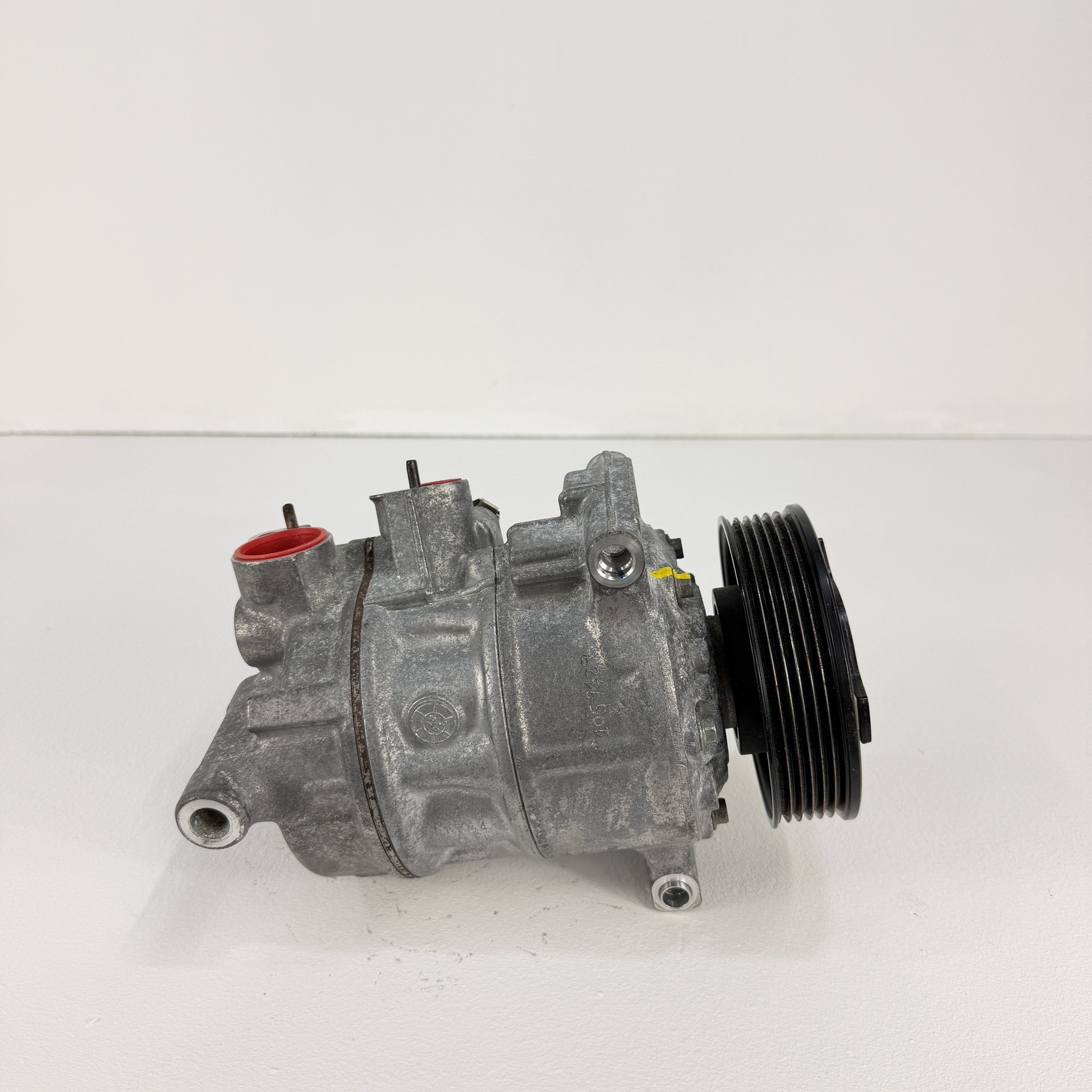 Compresor aire acondicionado VW Golf 1.6 TDI 5Q0816803C - Foto 6 Compresor aire acondicionado VW Golf 1.6 TDI 5Q0816803C - Imagen 6